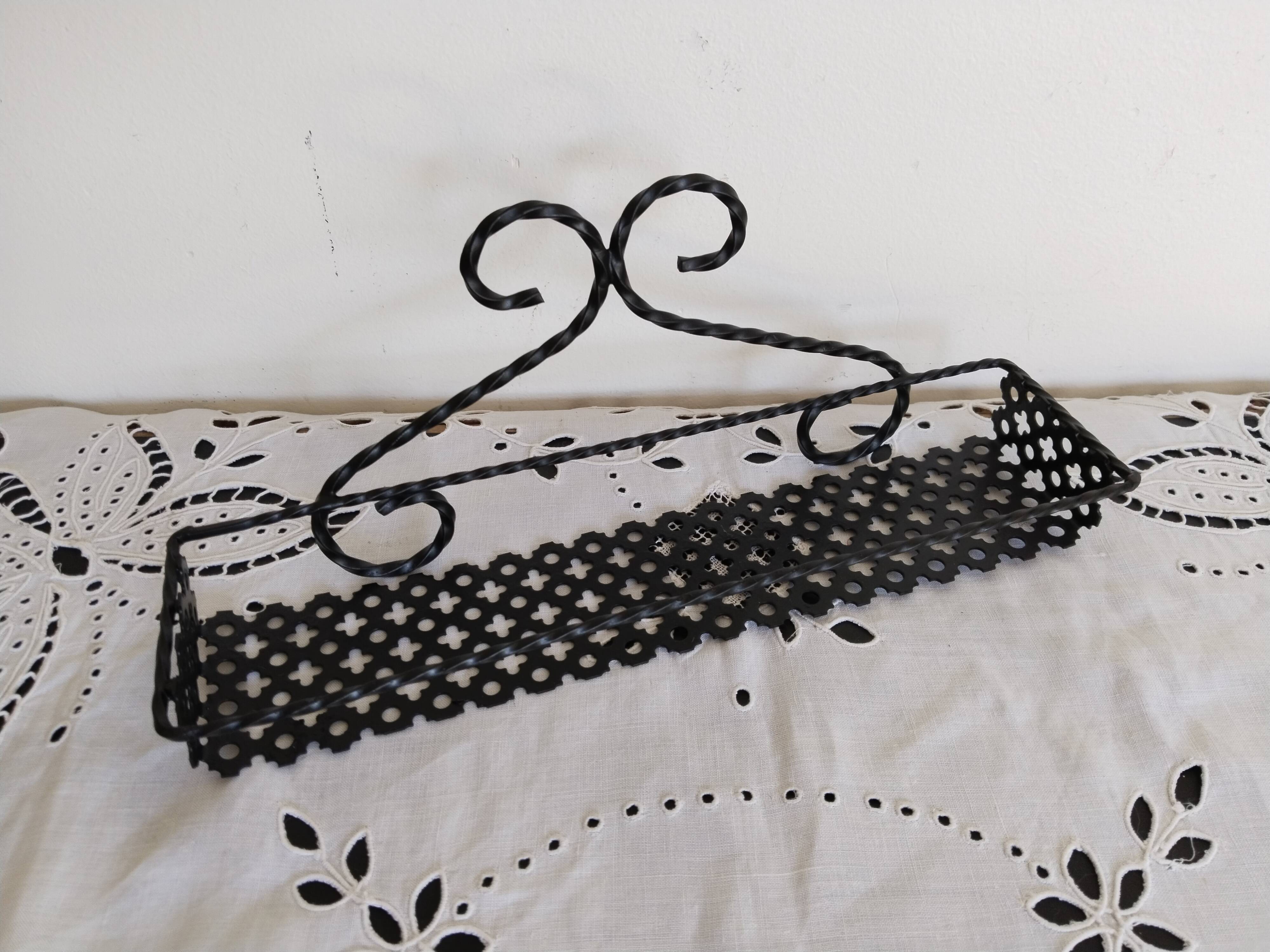 Spice rack in black openwork metal
