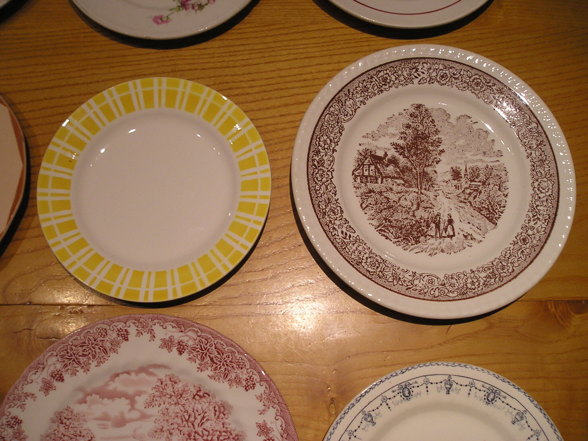 Set of 12 different flat plates
