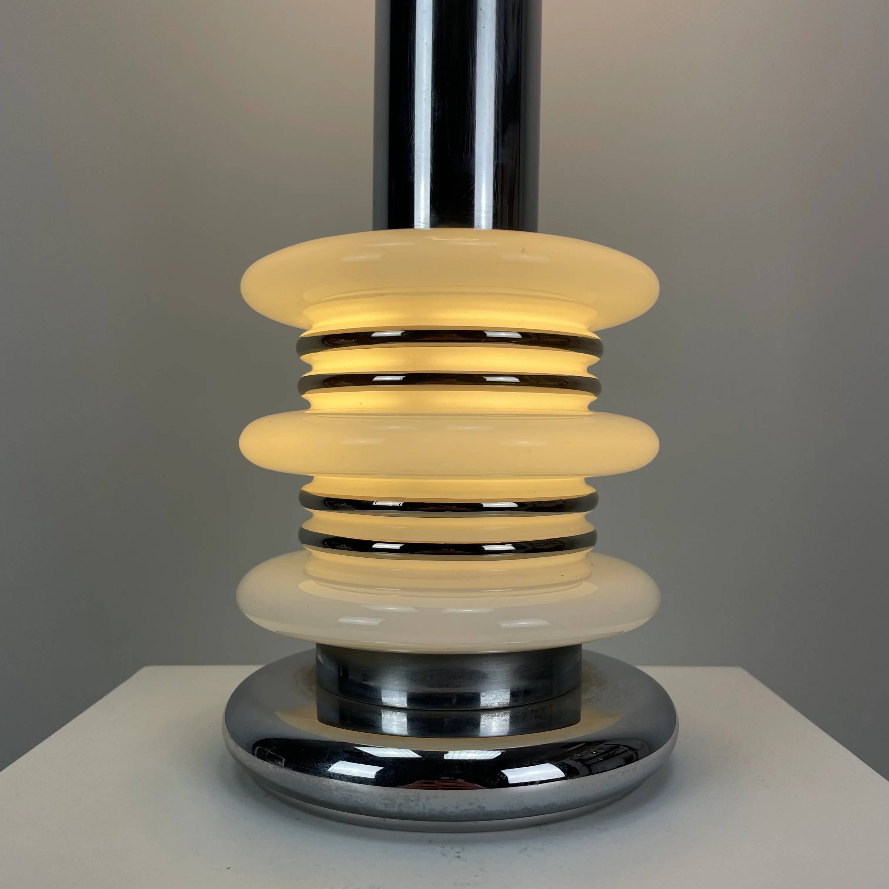 Lampe de table chrome et verre de sapce age par Hustadt Leuchten 1970