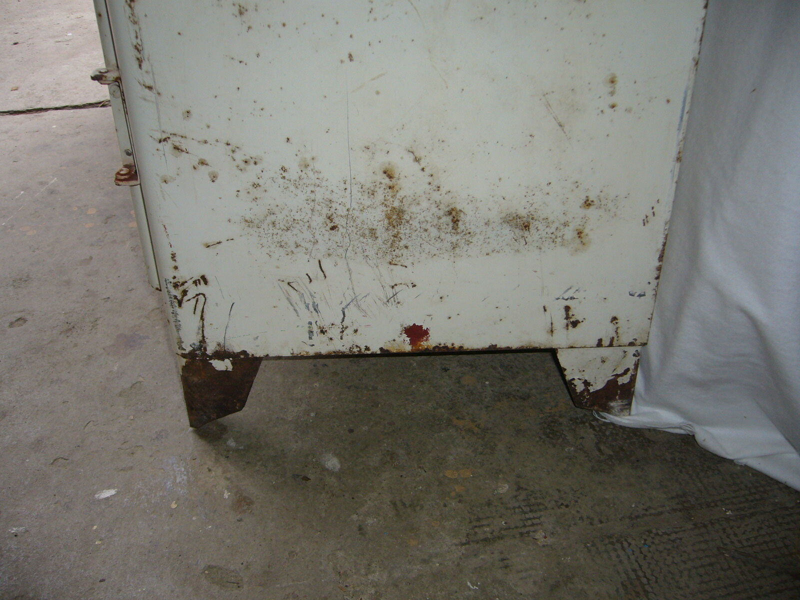 Three-door metal cabinet old CDS France