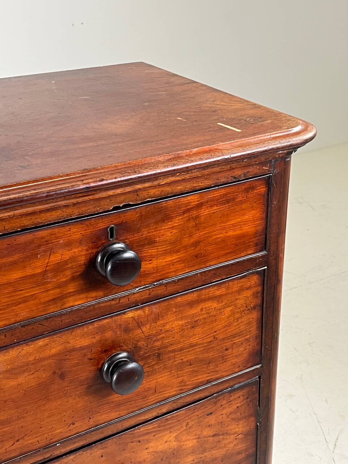 English Chest of drawers