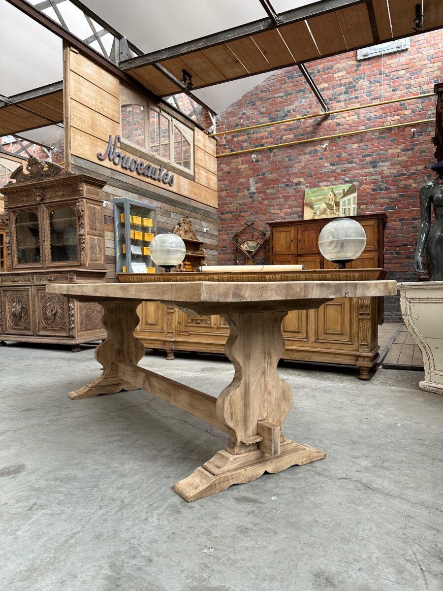 Monastery-style table in solid oak.