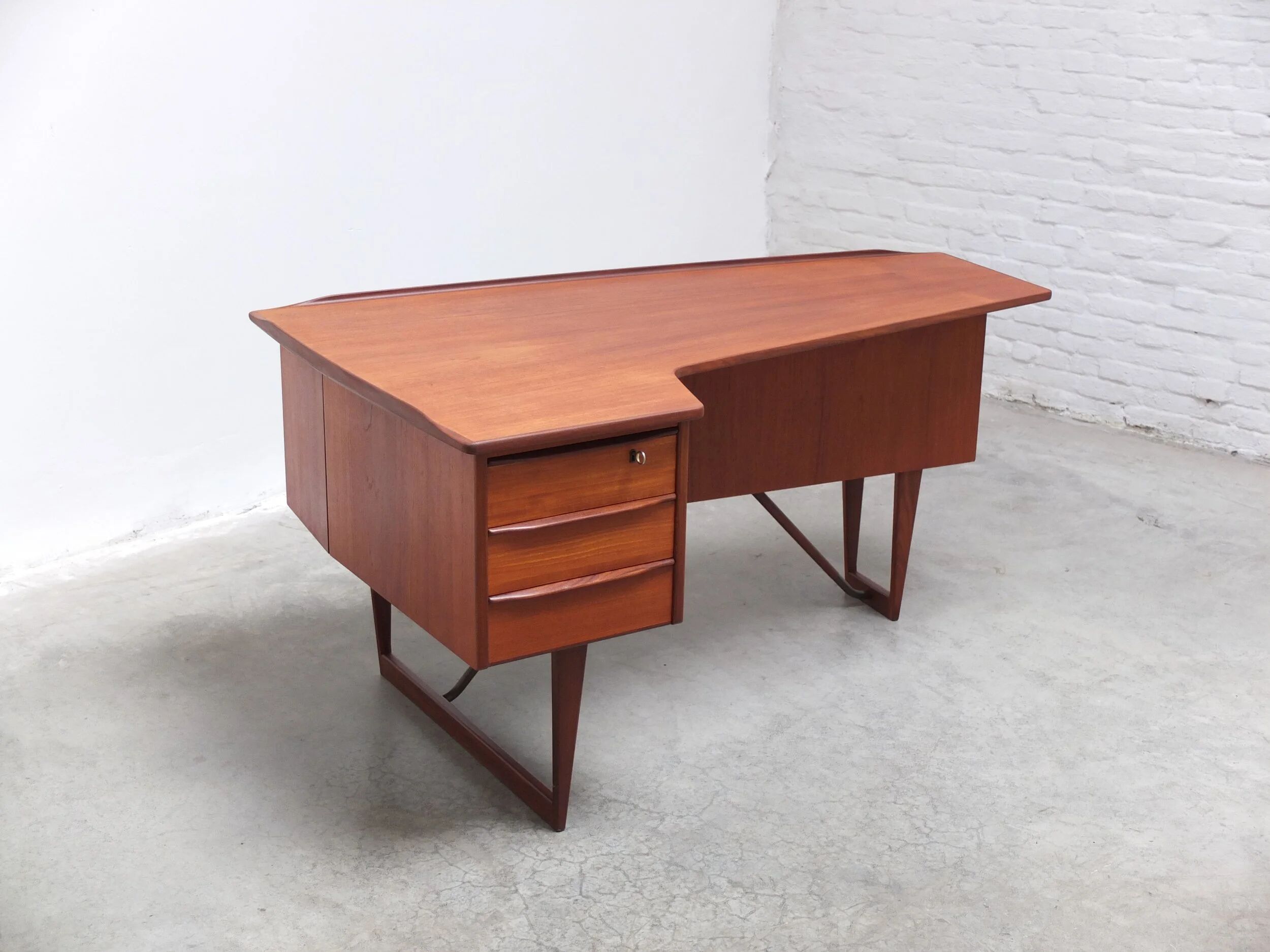 Freestanding 'Boomerang' desk in teak by Peter Løvig Nielsen, 1968