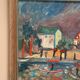 Huile sur panneau suédoise d'époque mi-siècle – « Village côtier » par Solvieg Johansson – Vintage et encadrée – 47 × 41 cm (18,5" × 16,1")