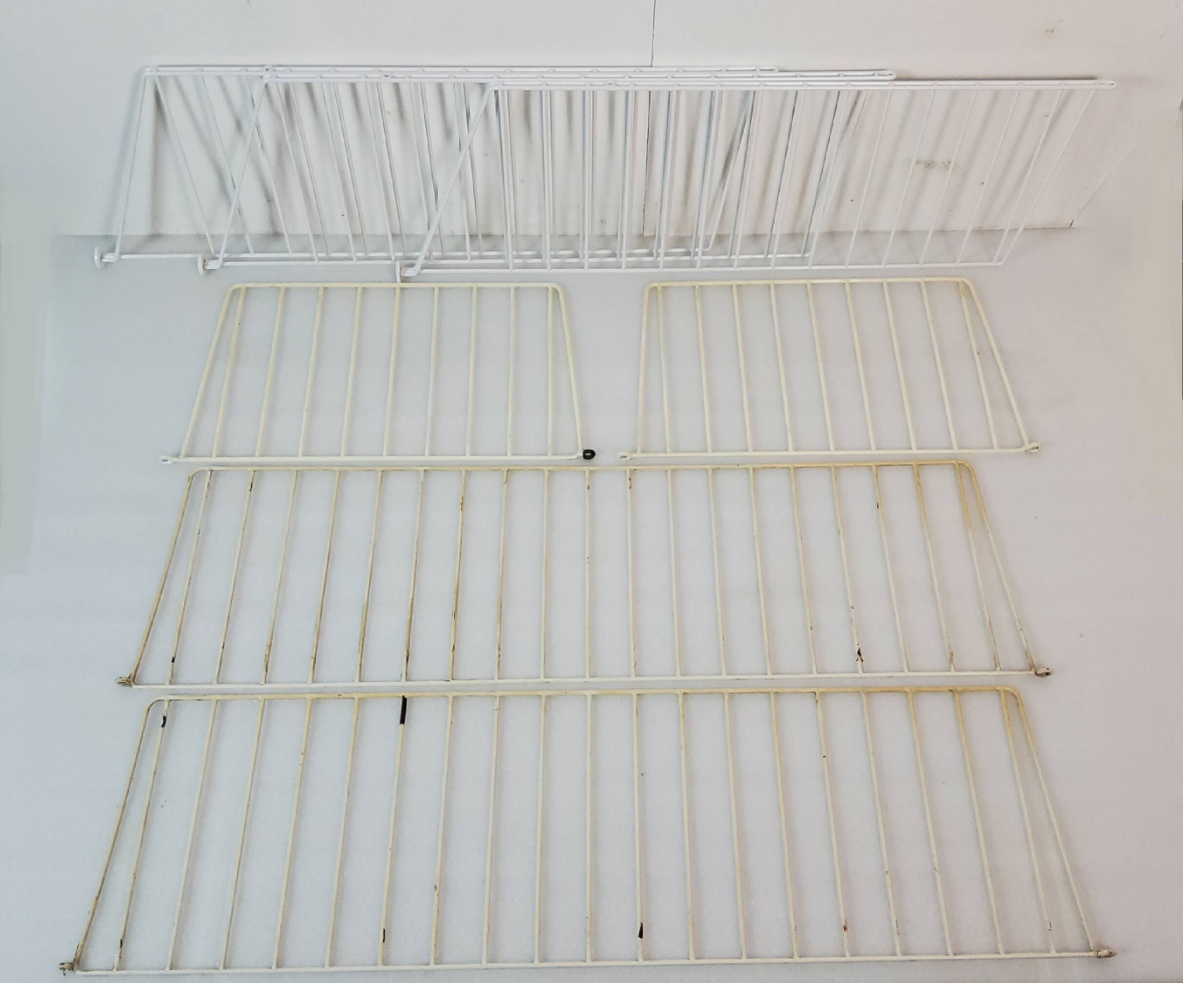 Vintage wall shelf by Nisse Strinning