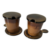 Duo de gobelets en grès émaillé avec soucoupes et couvercles