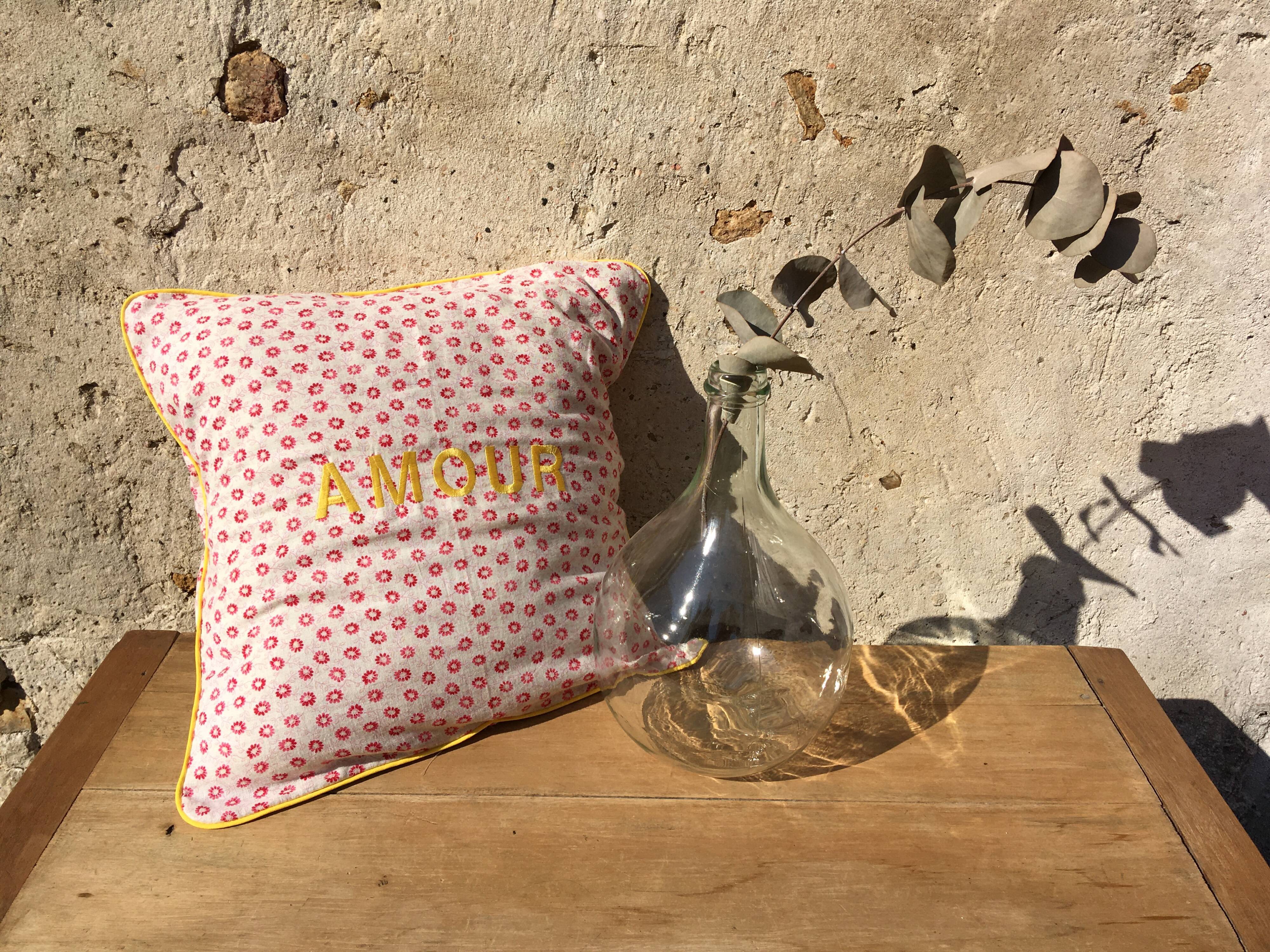 Housse de coussin en tissu vintage brodé