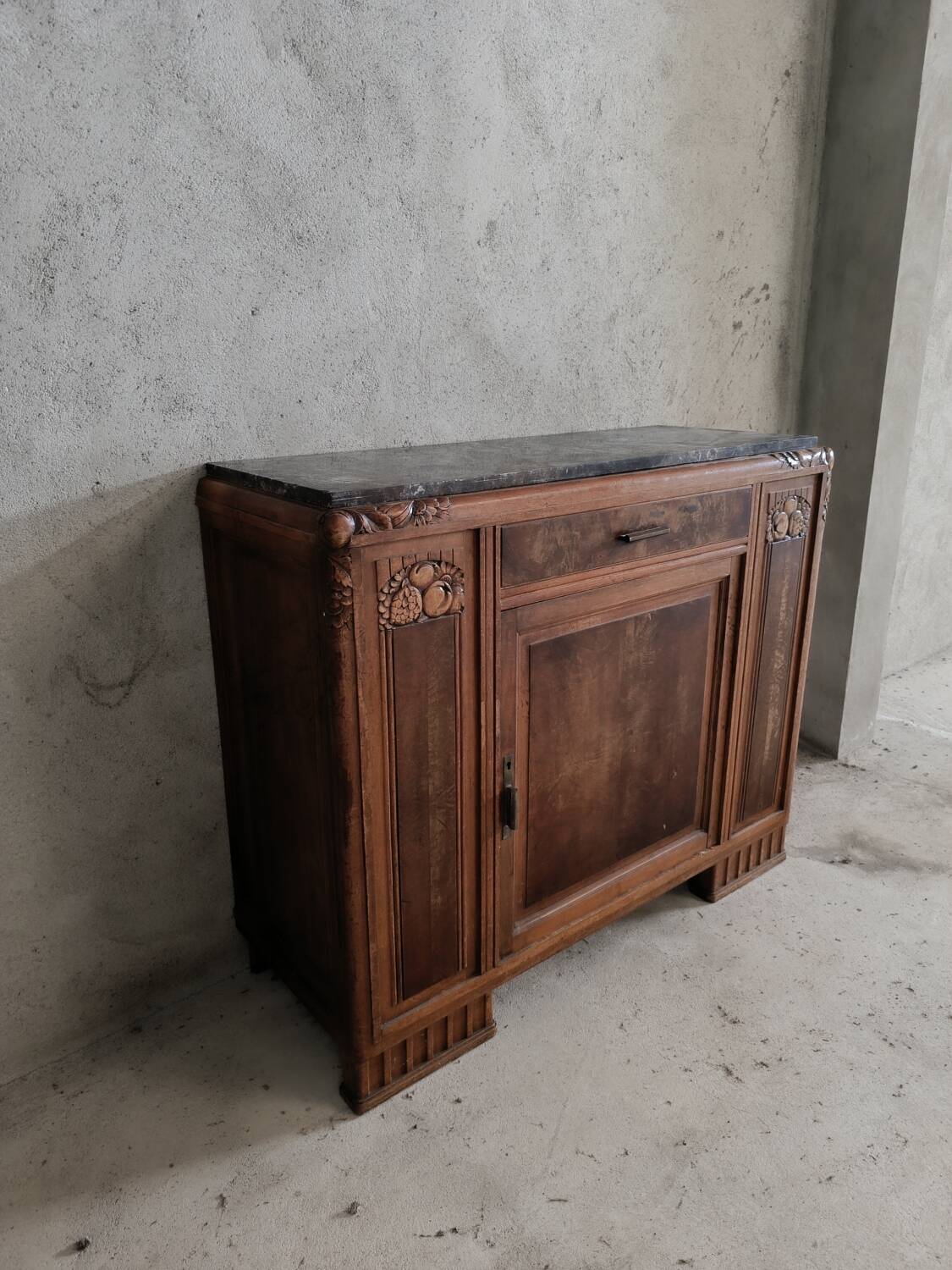 Buffet vintage style Art Deco black marble