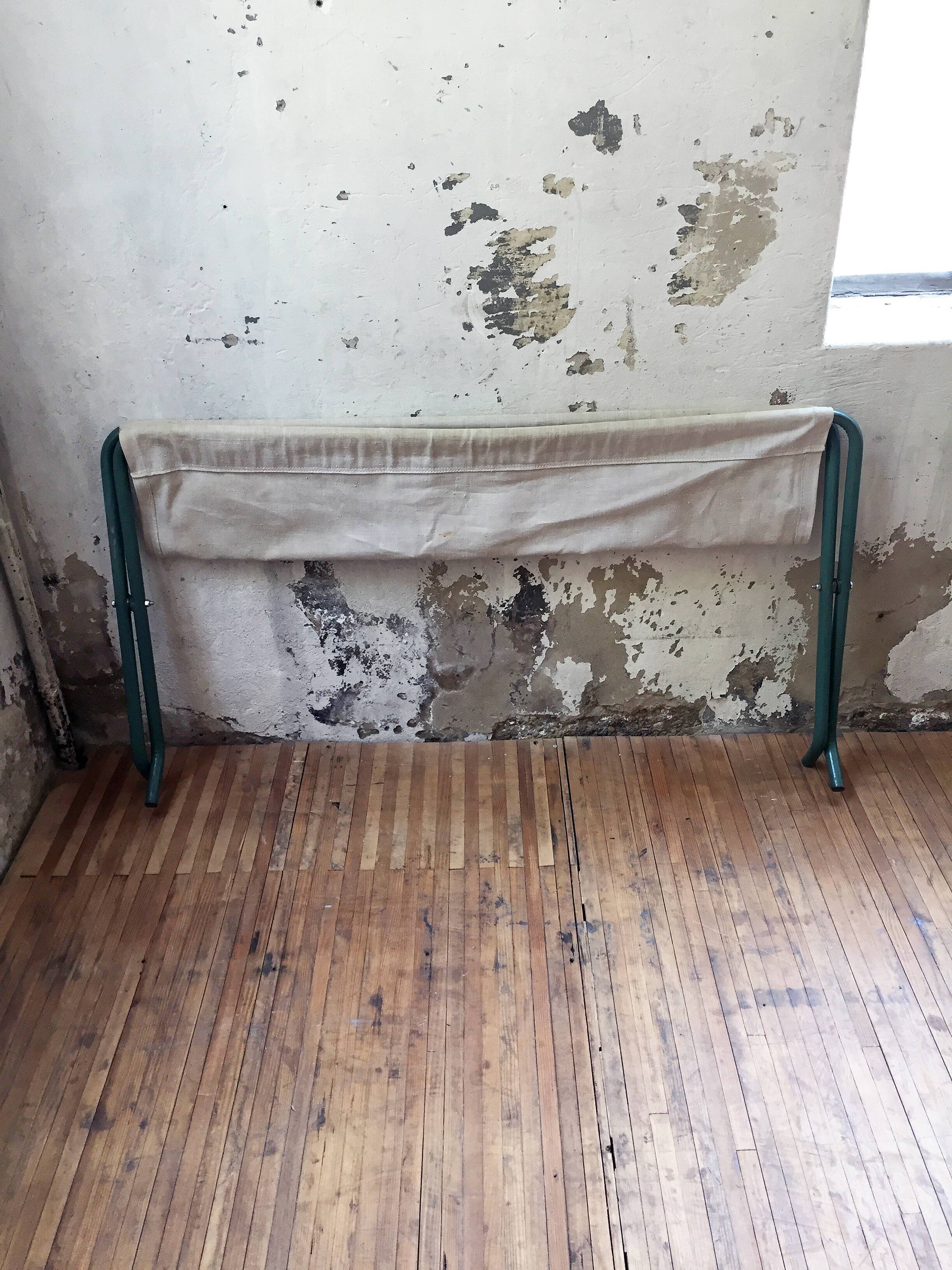 Maternal folding camp bed