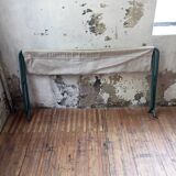 Maternal folding camp bed