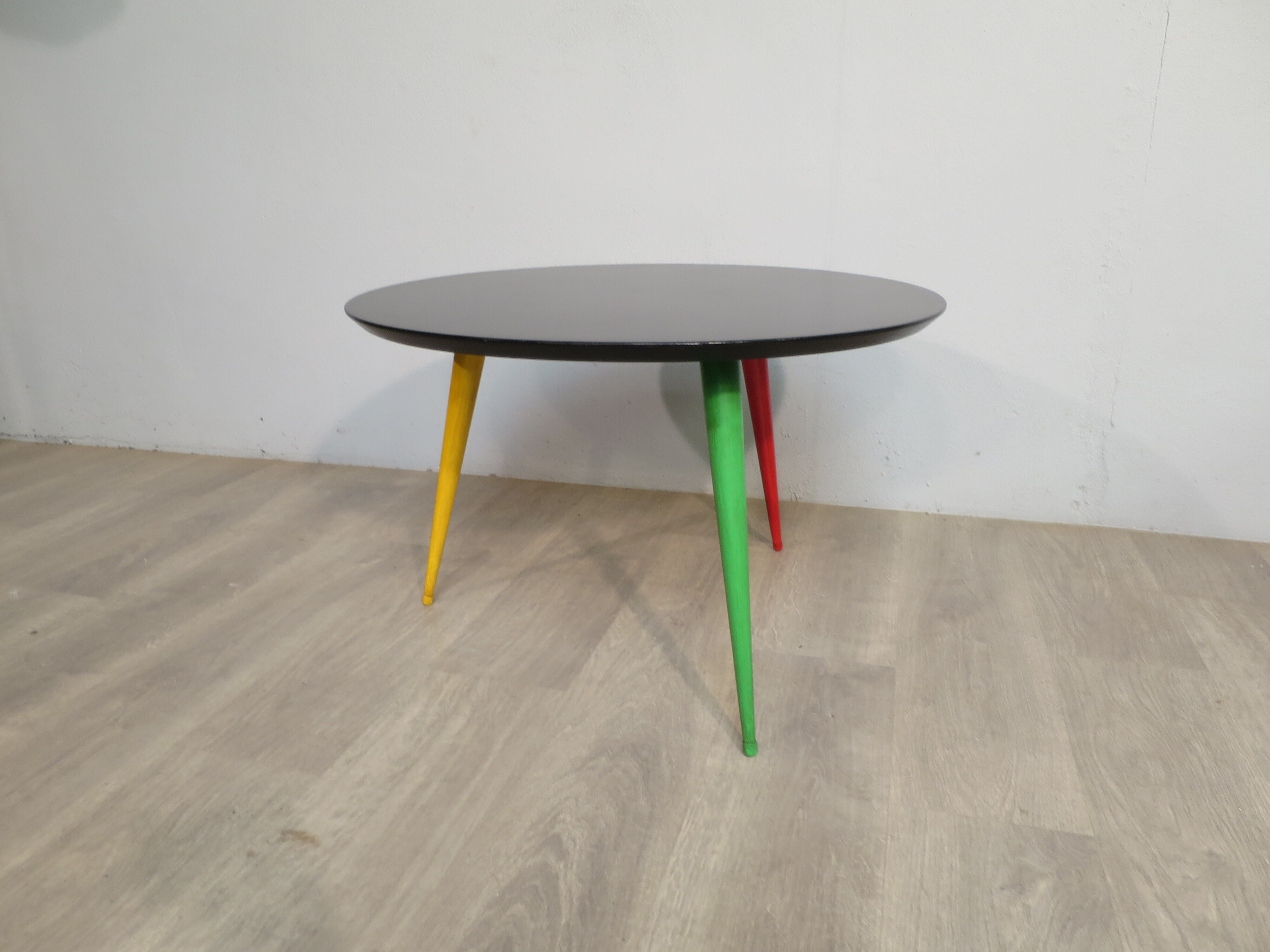 Roundtable round feet compasses