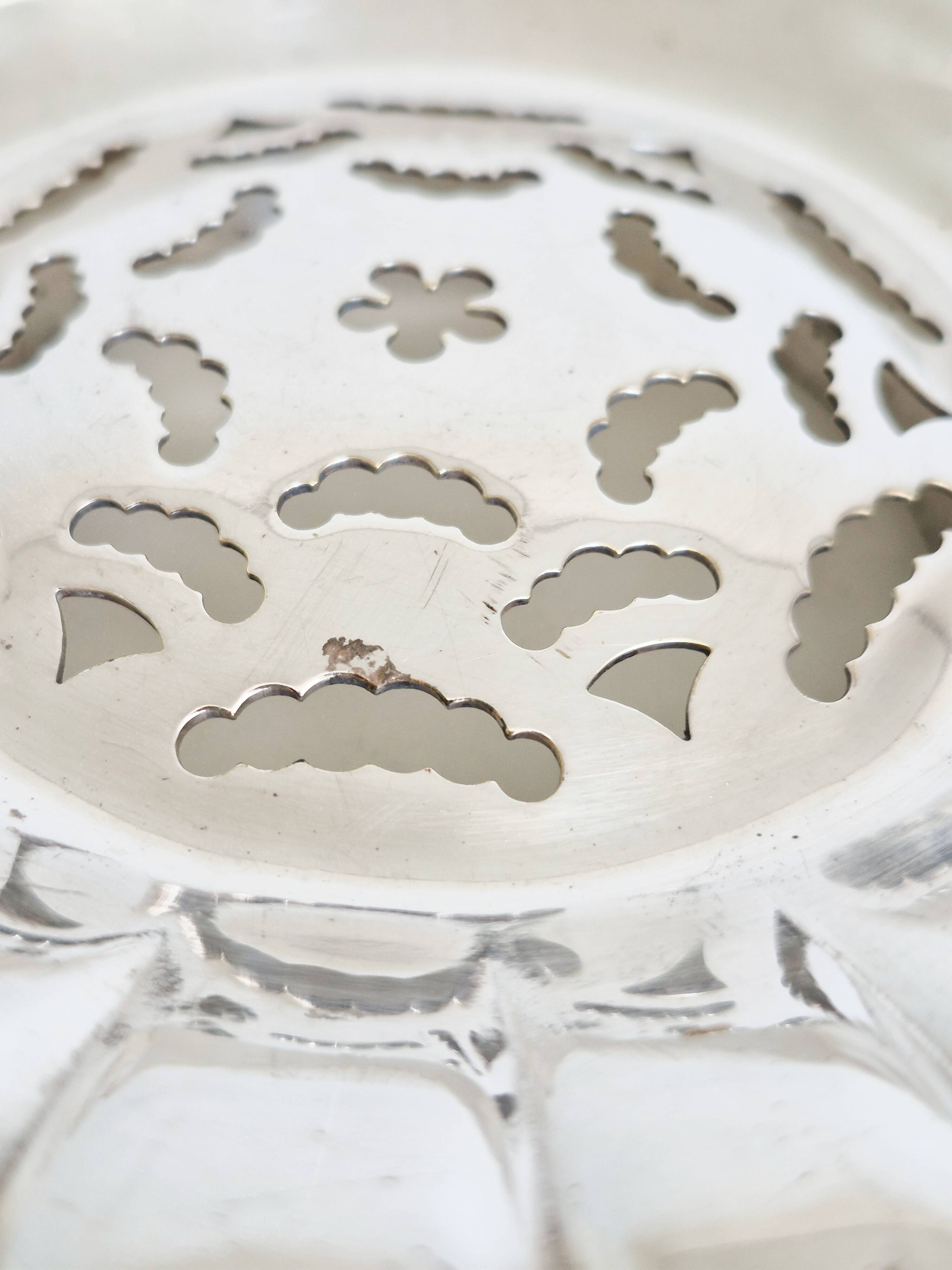 Scallop shell butter dish in silver, scallop shell.