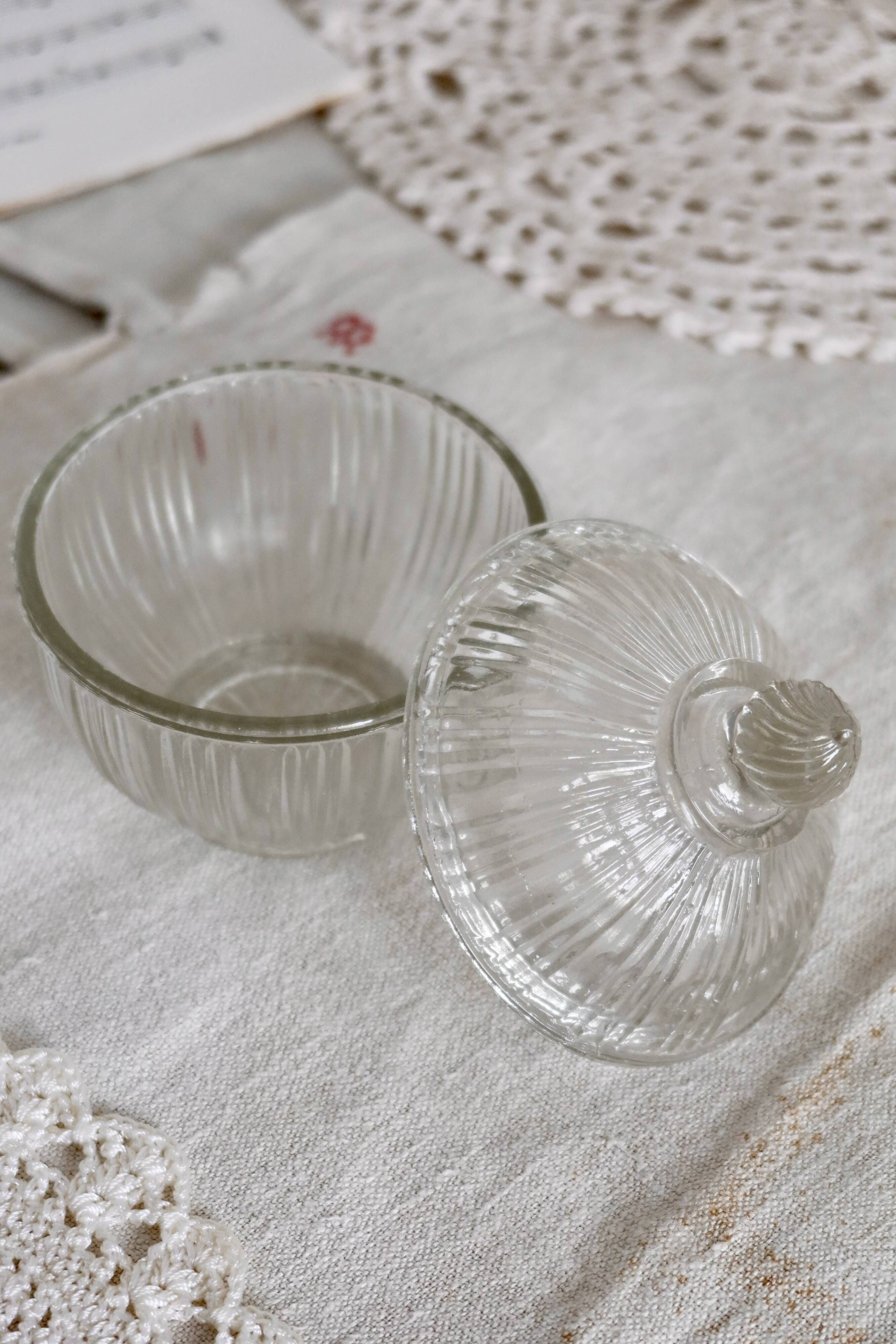 Small vintage candy dish / sugar bowl in ribbed glass