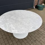 Original round dining table Knoll Tulip (152cm) Carrara