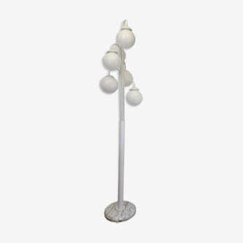 Lampadaire de style urbain années 90 avec 6 boules en opaline blanche