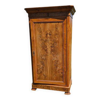 Wardrobe with one door.