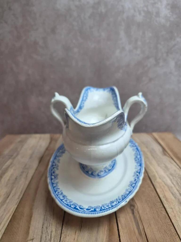 Antique sauce boat Jules Vieillard & Cie Bordeaux – Garland model - Fine earthenware 19th century