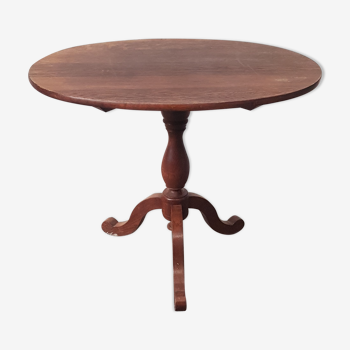 Tripod pedestal table