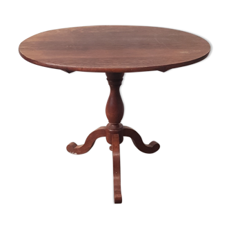 Tripod pedestal table