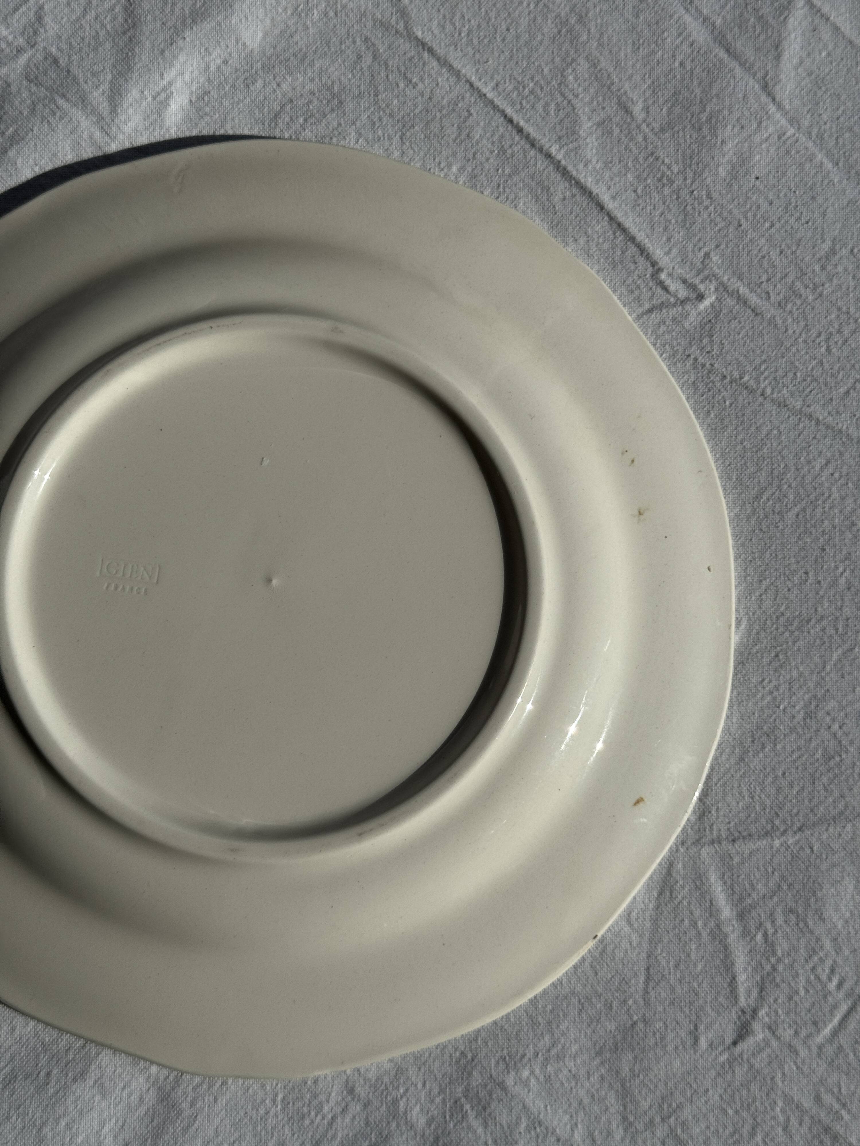 Assiette ancienne en faïence à décor de paysage bleu D24,5