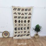 Azilal Berber rug in handmade wool 180 X 105 CM