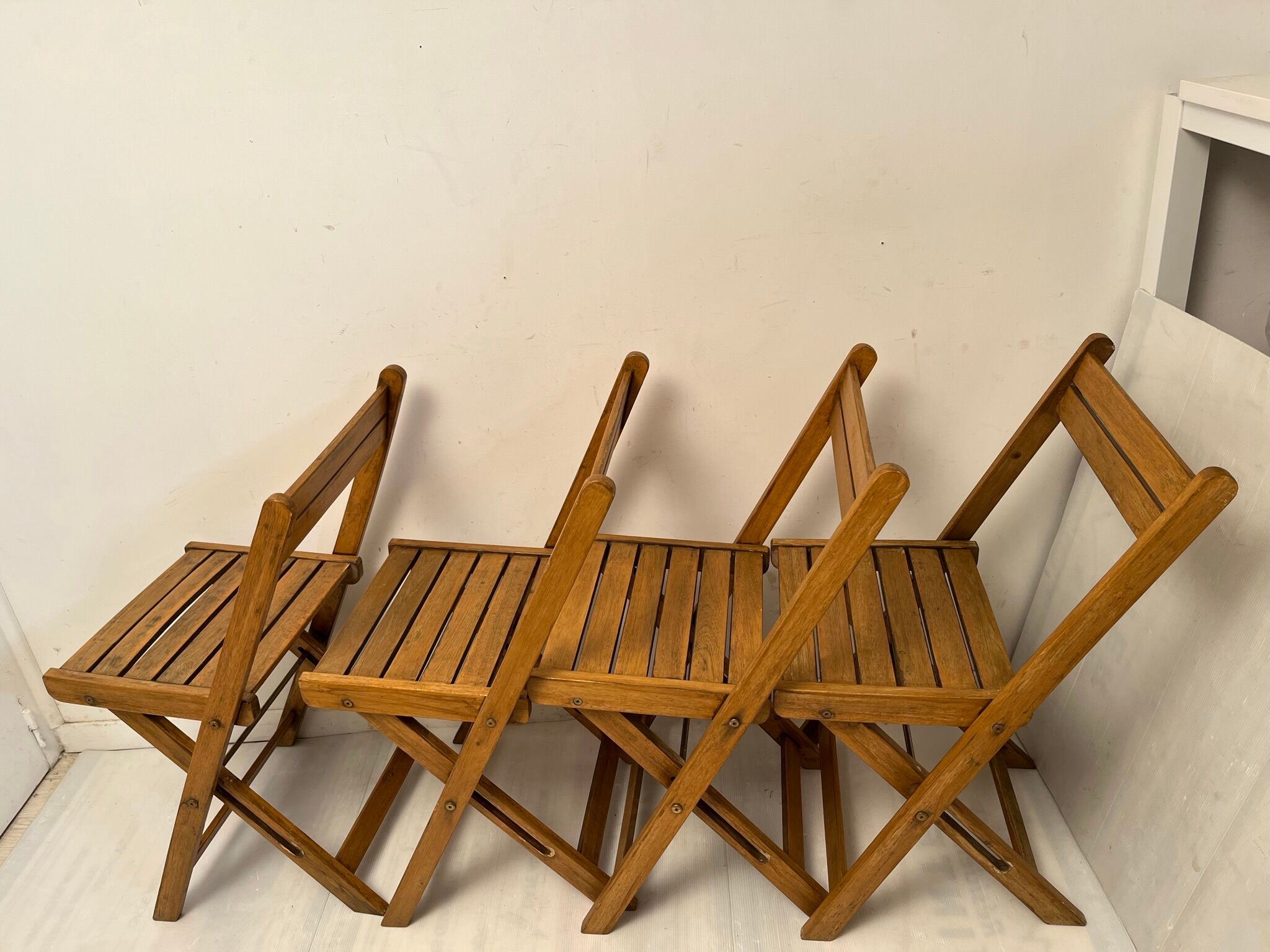 4 foldable chairs in vintage wood