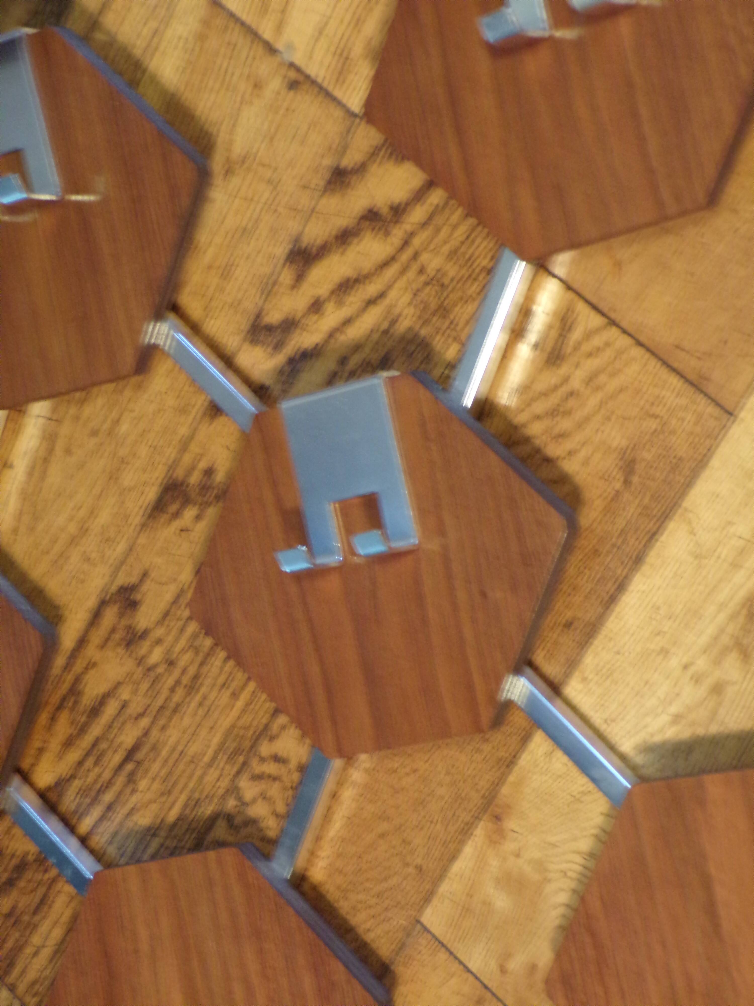 Portemanteau mural hexagones de teck 1970