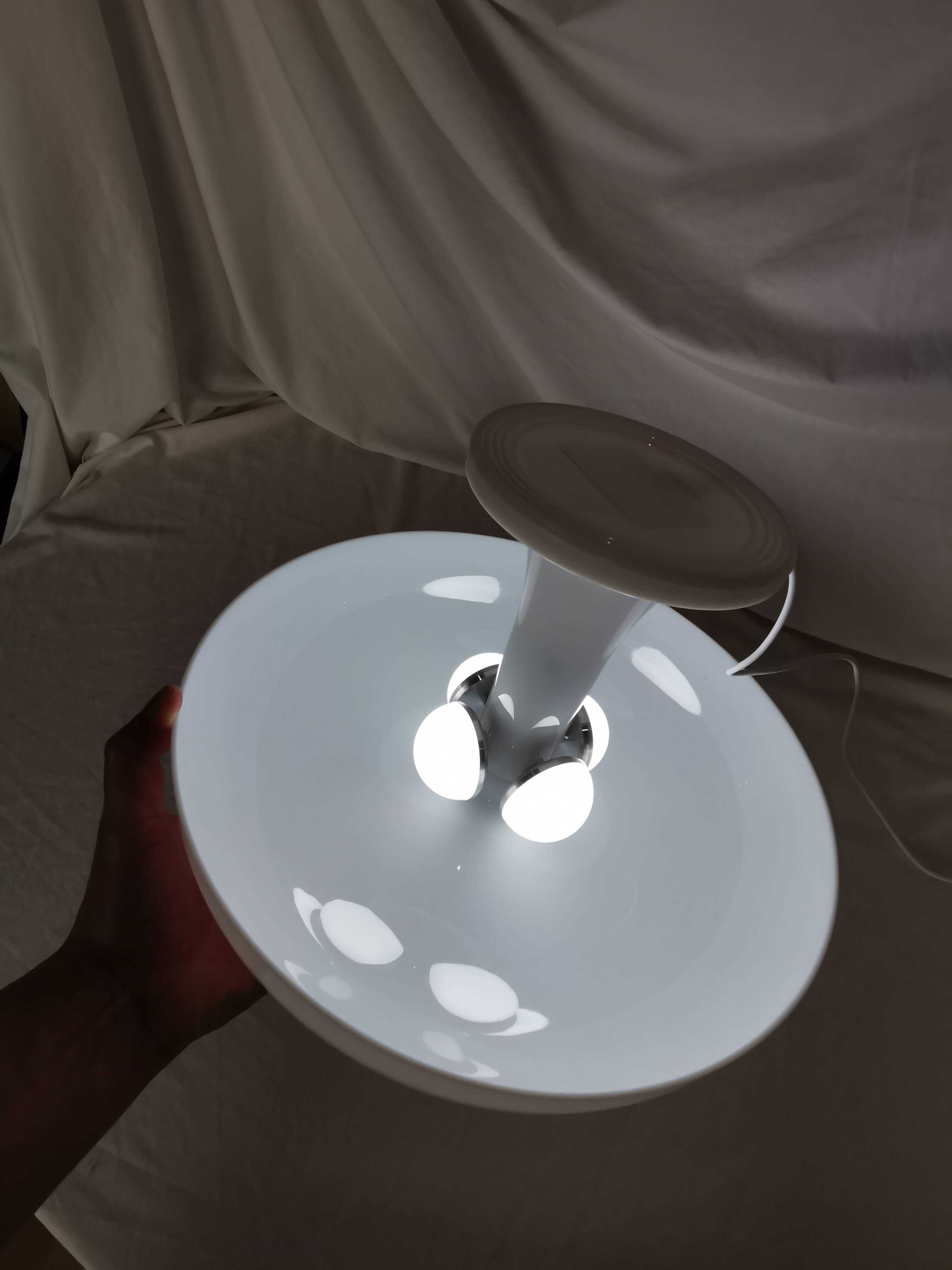 Lampe champignon en plastique blanc