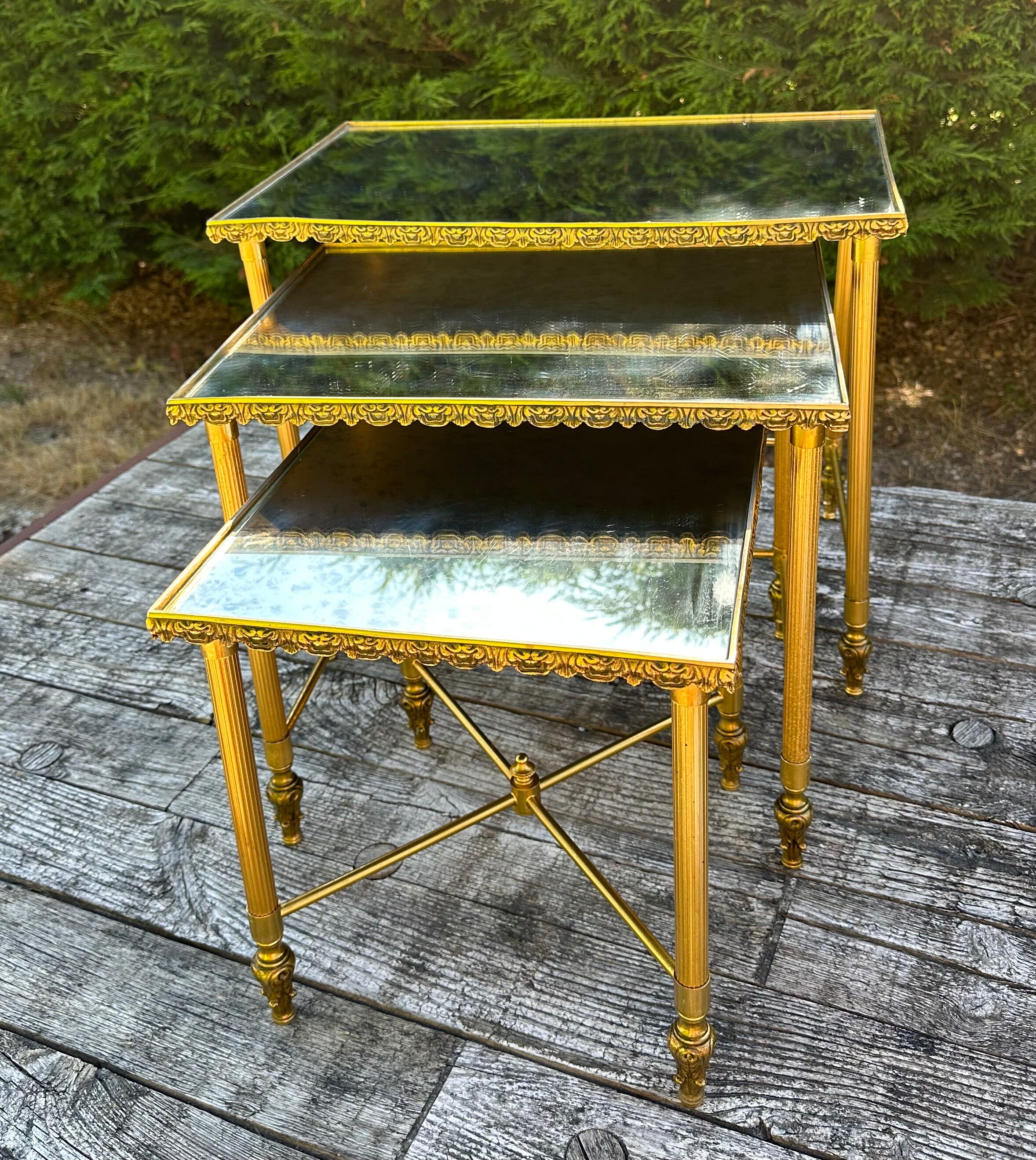 Vintage 70's nesting table in brass and mirror