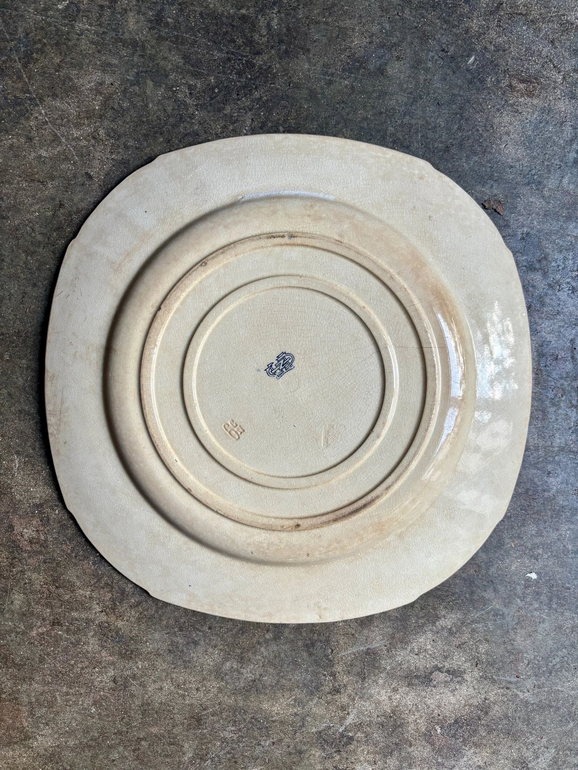 Round plate from Gien in blue ironstone, "Blue Ibis" service.