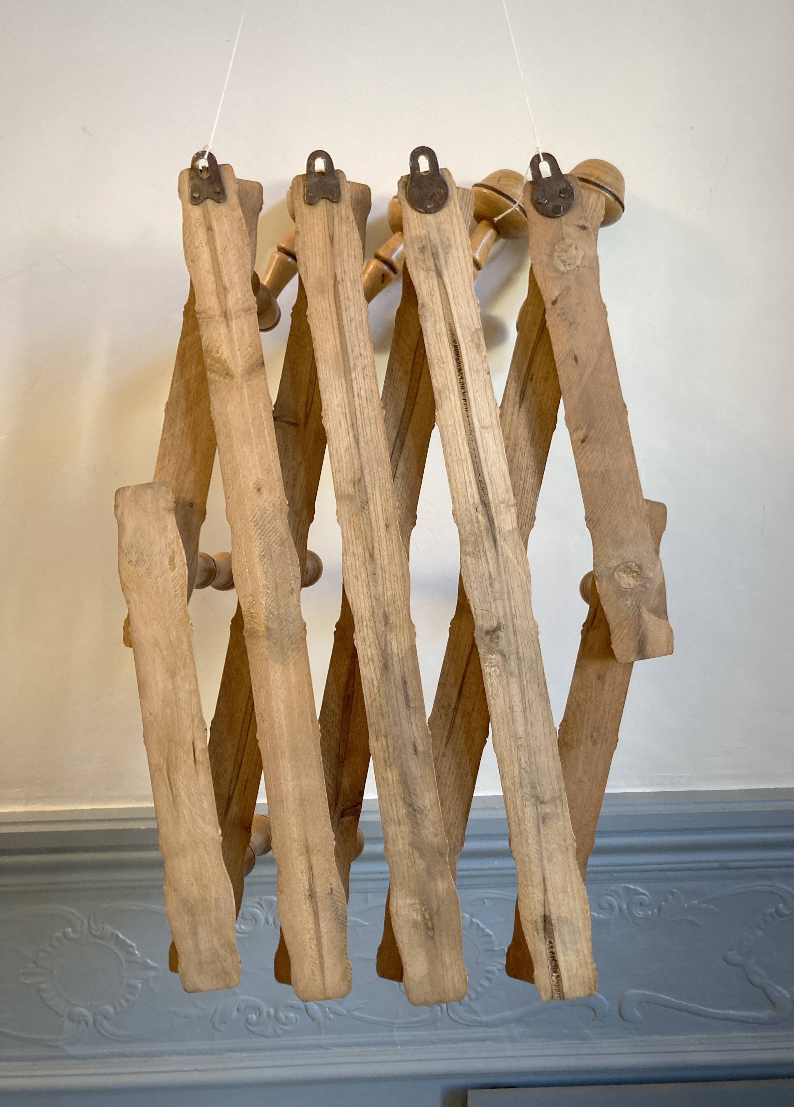 Porte-manteau ancien à 13 patères
