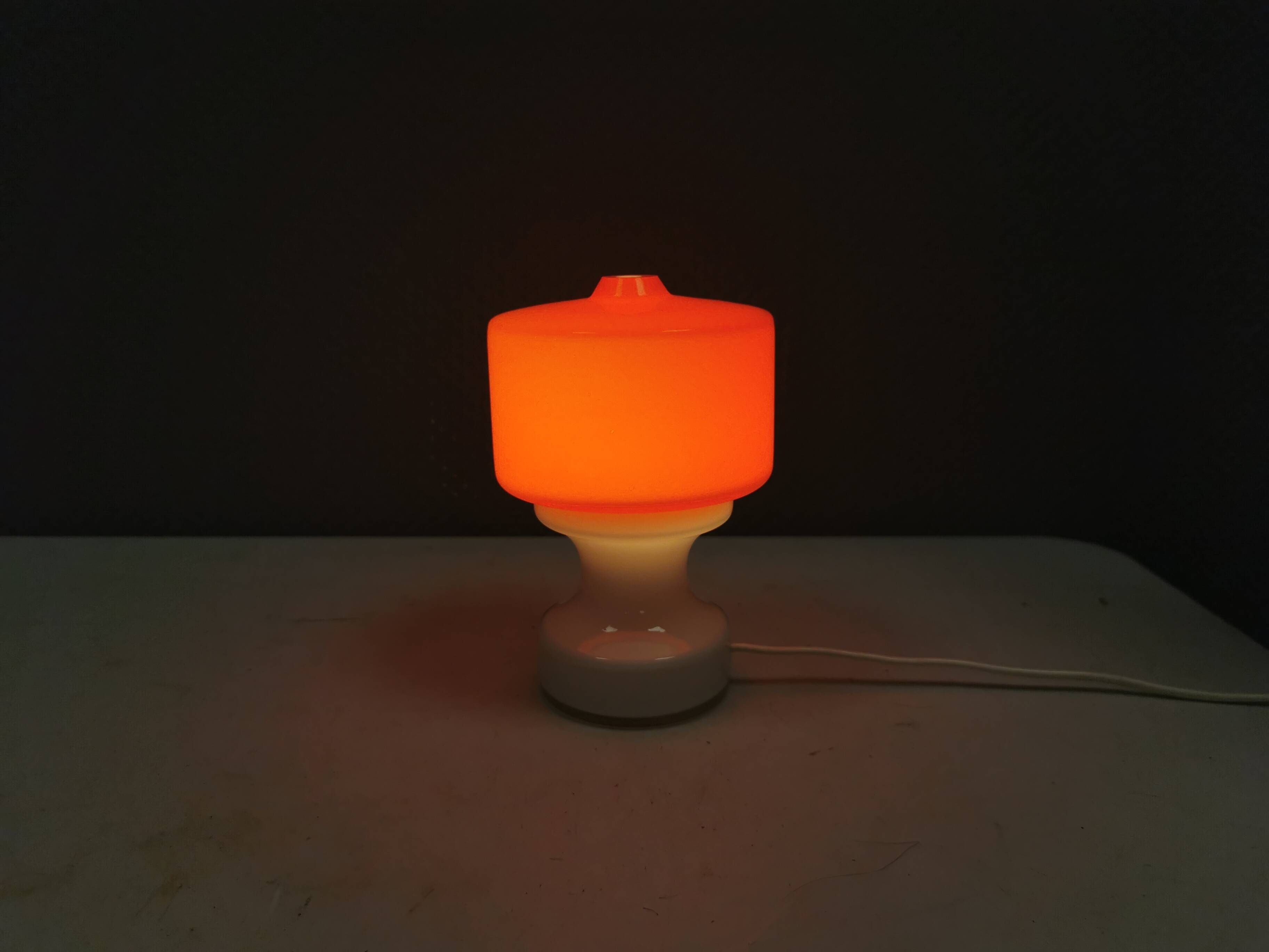 Glass table lamp, Swedish and from the 1980s, two-piece, in red/white glass