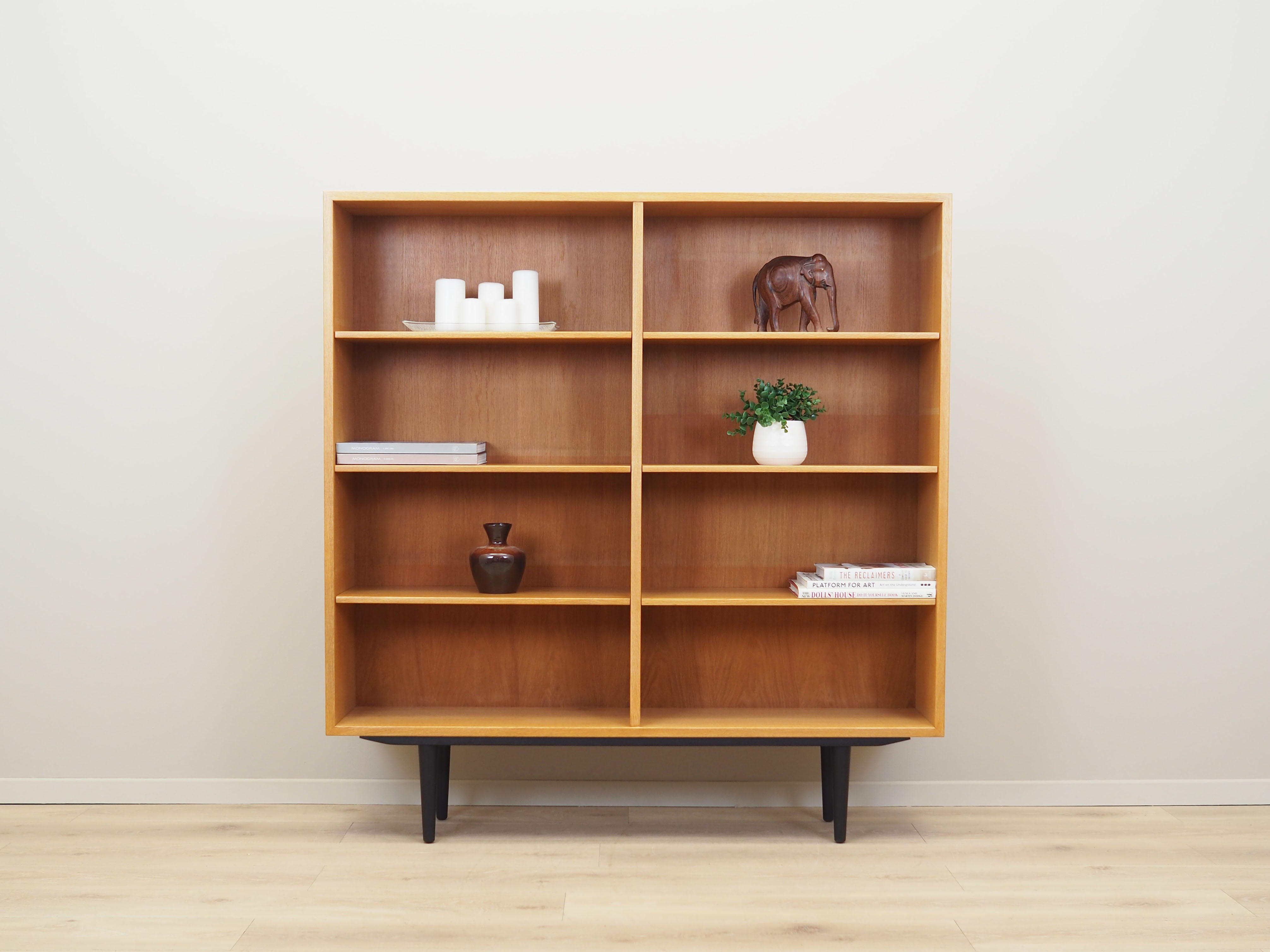 Bibliothèque en frêne, design danois, années 1960, designer: Børge Mogensen