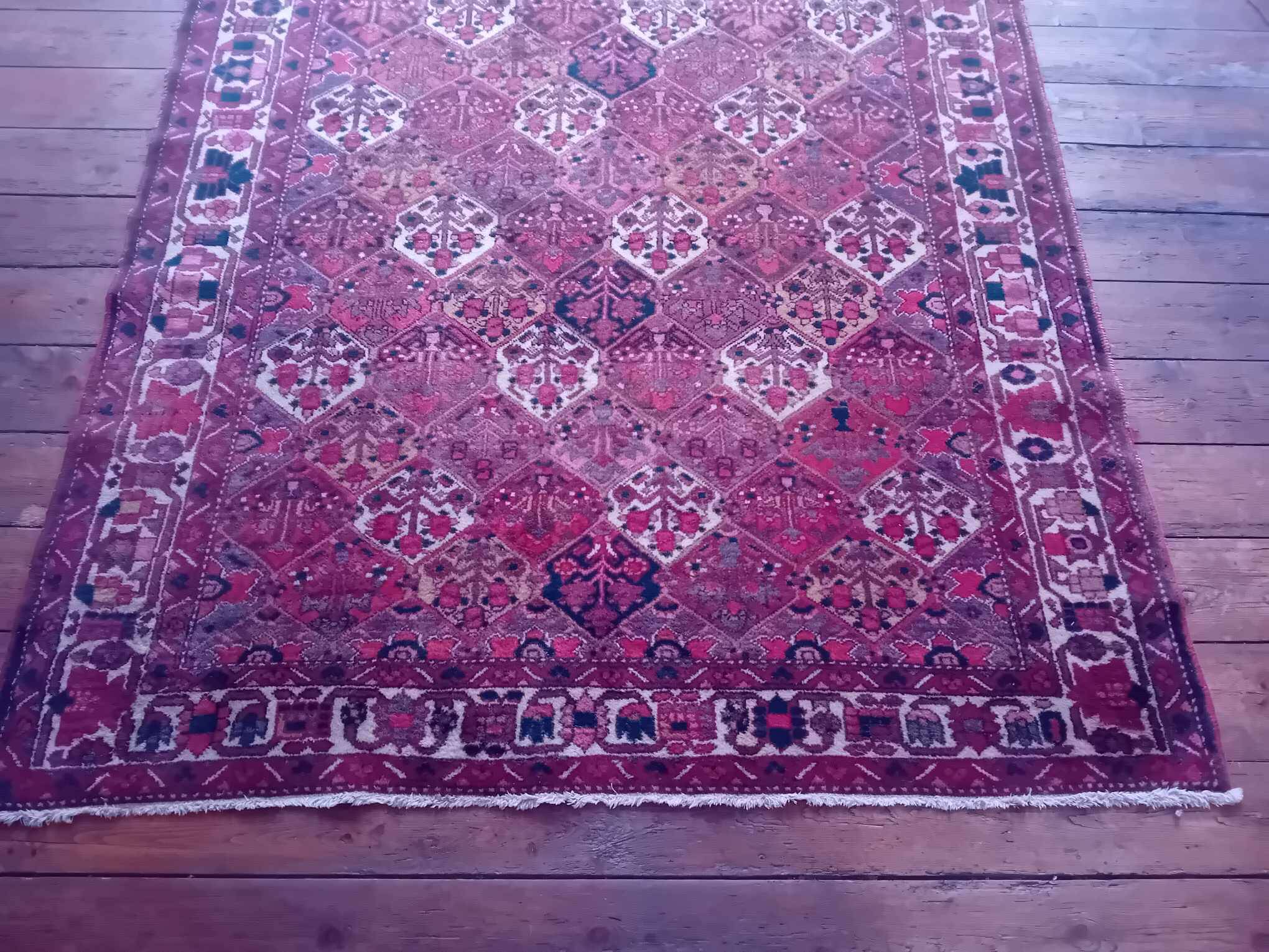 Handmade Persian Bachtiar Rug 295x204cm