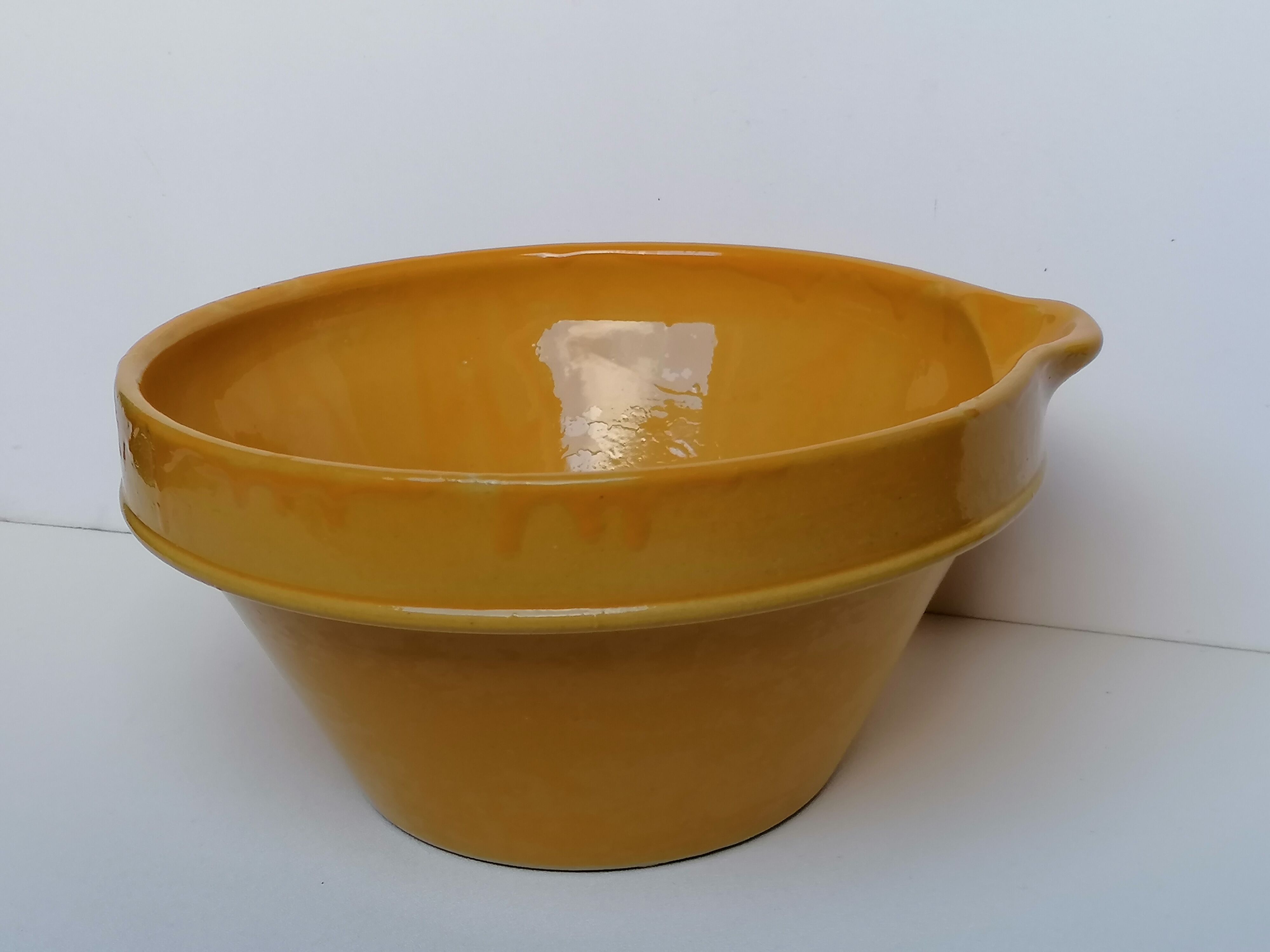 Lot of two sandstone bowls of Digoin 3l and 1.6l