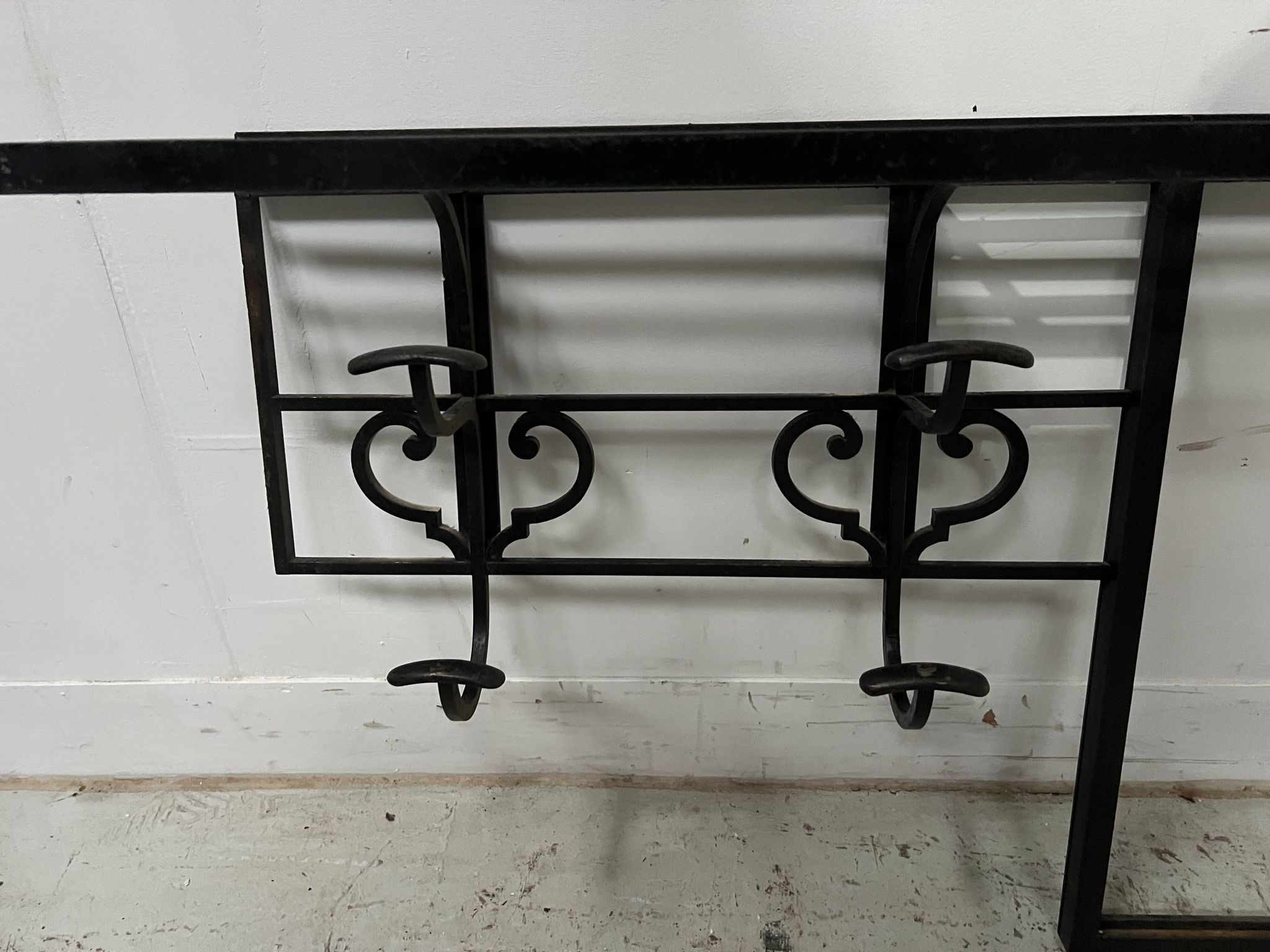 Art Deco wall coat rack in hammered wrought iron, 20th century.