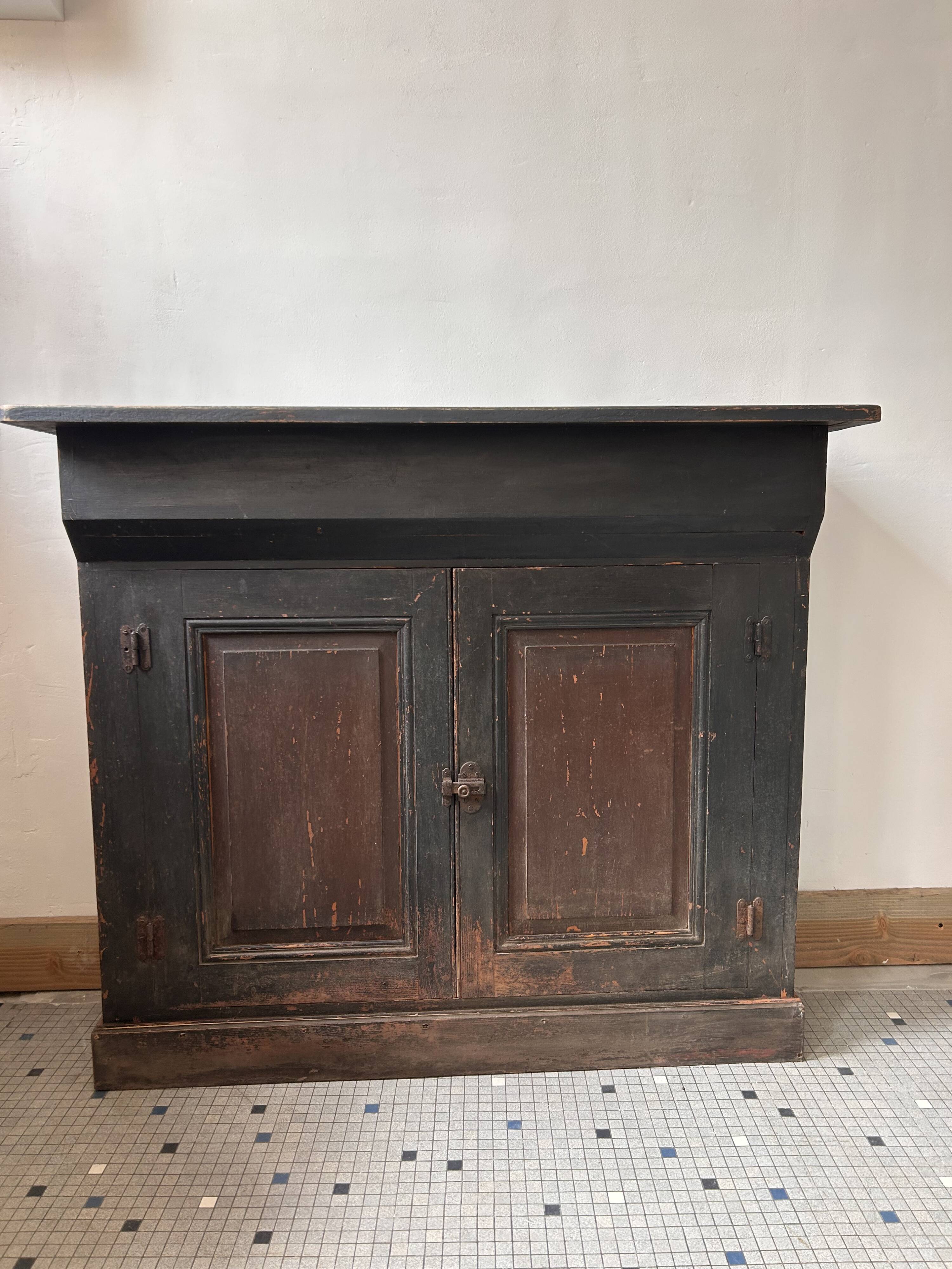 Buffet vintage noir