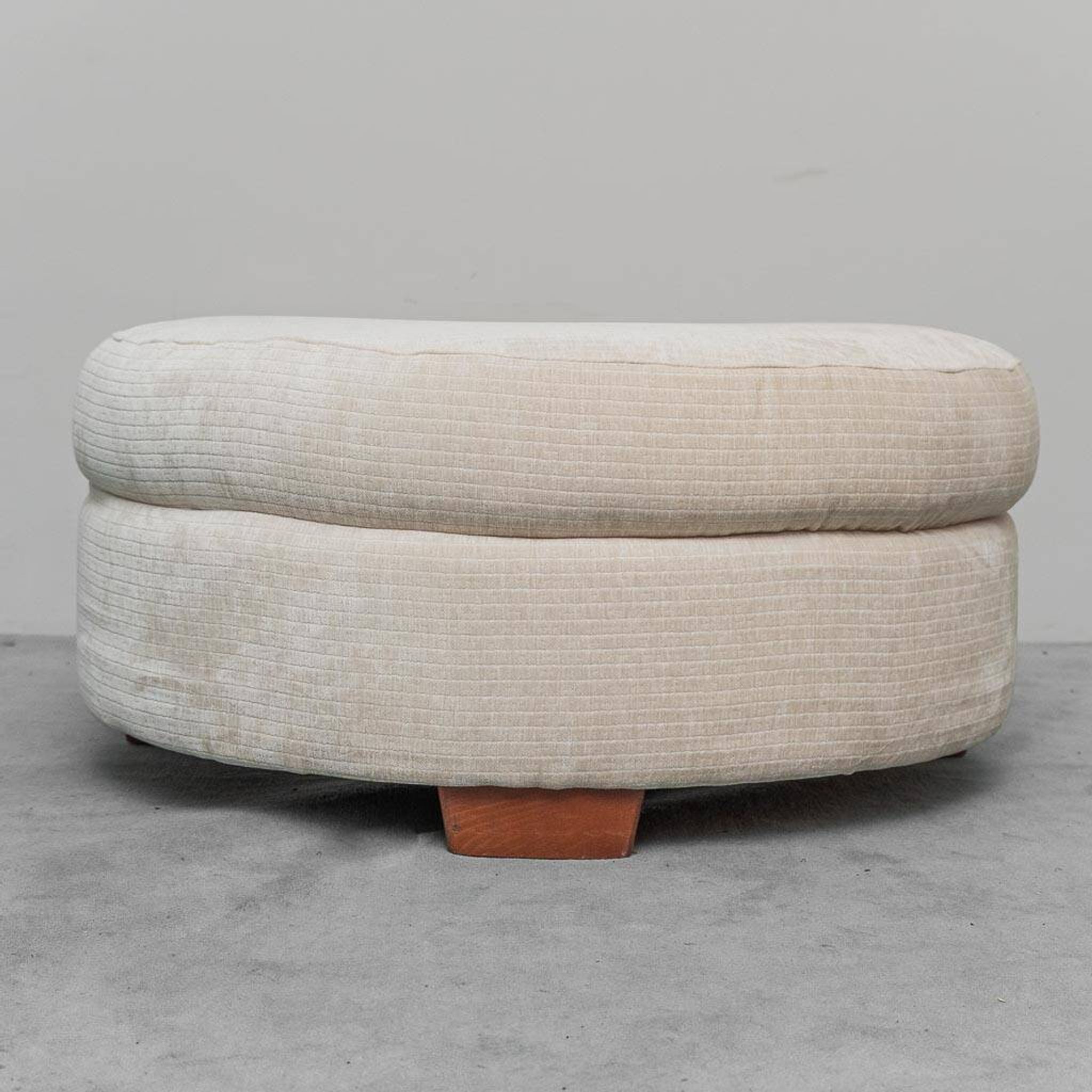 Half-moon pouf in light fabric 1970s vintage modernariato