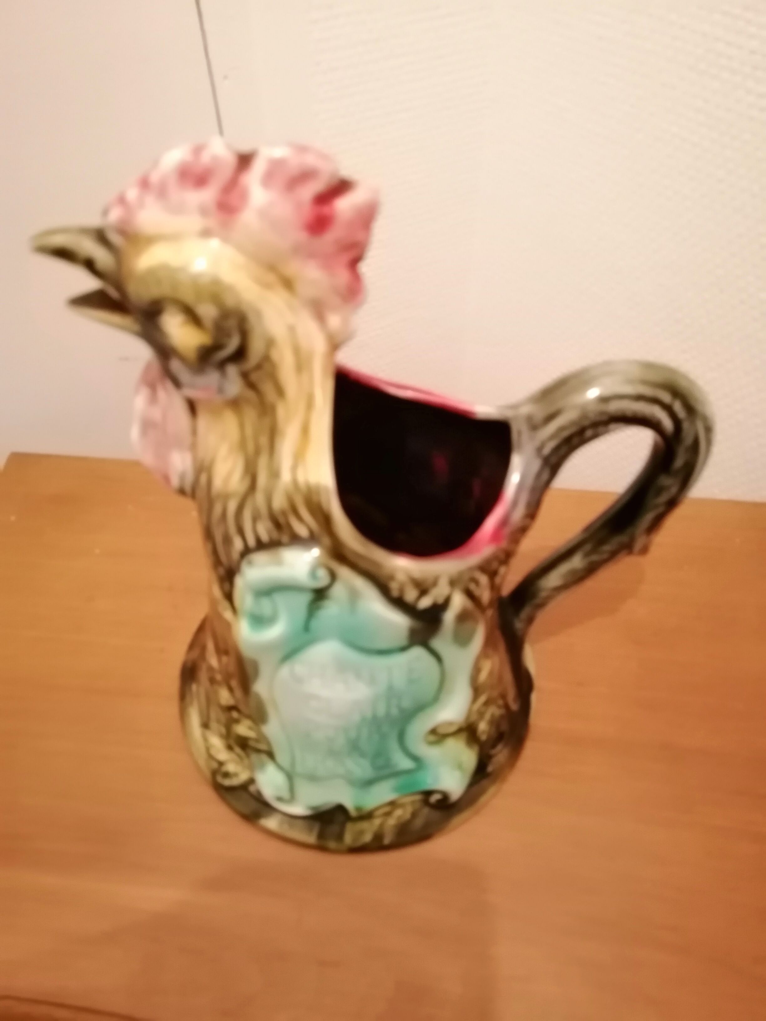 Pitcher in slurry of the gallic rooster