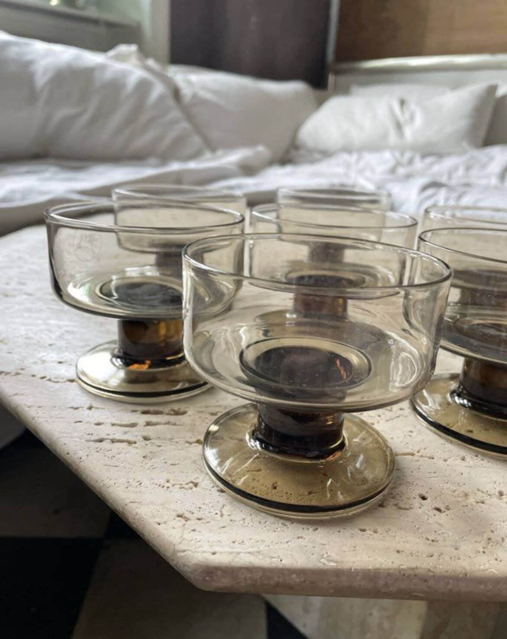 7 stemmed glasses, smoked glass, Mobil