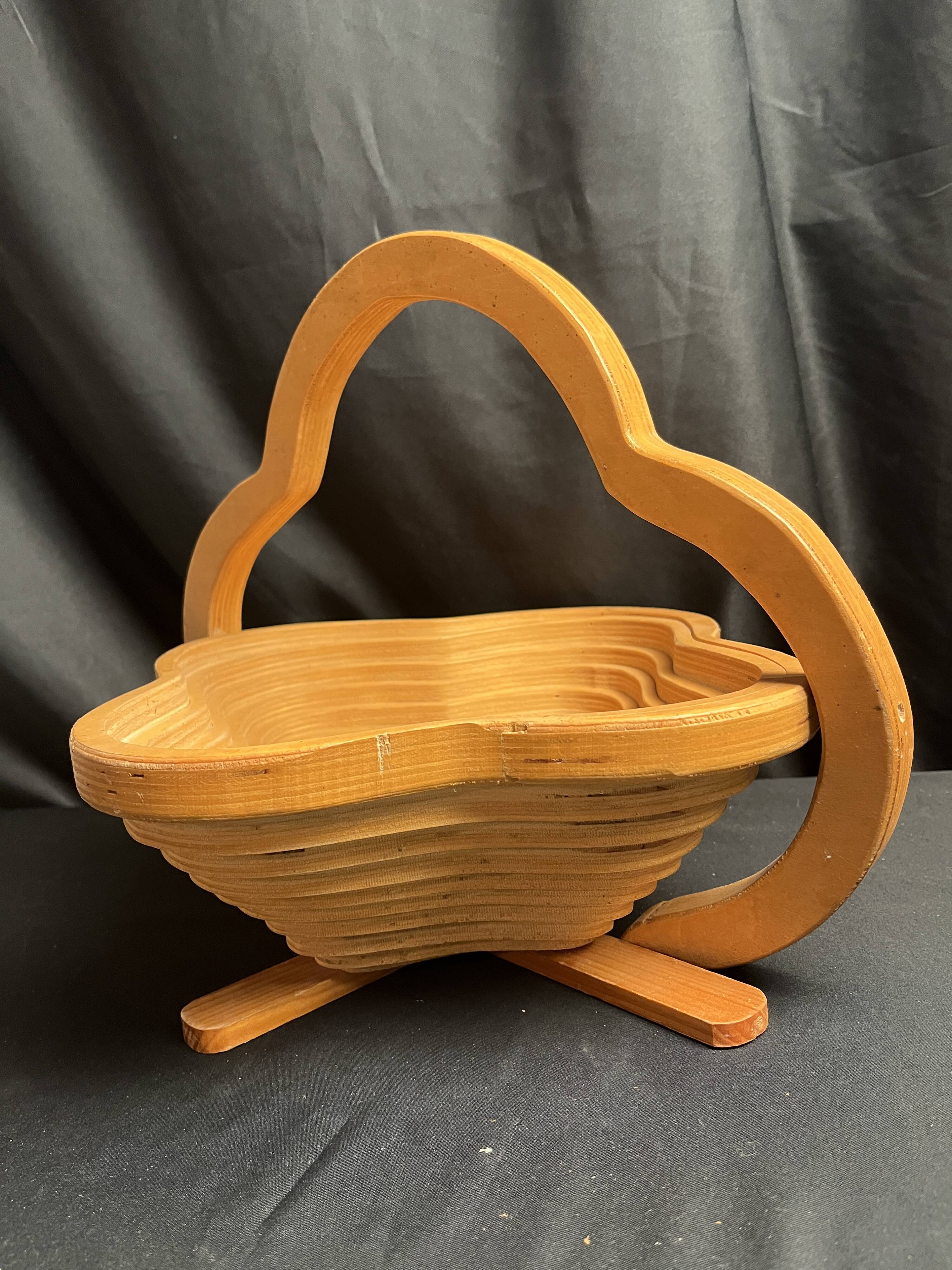 Vintage 20th century foldable wooden fruit bowl or basket