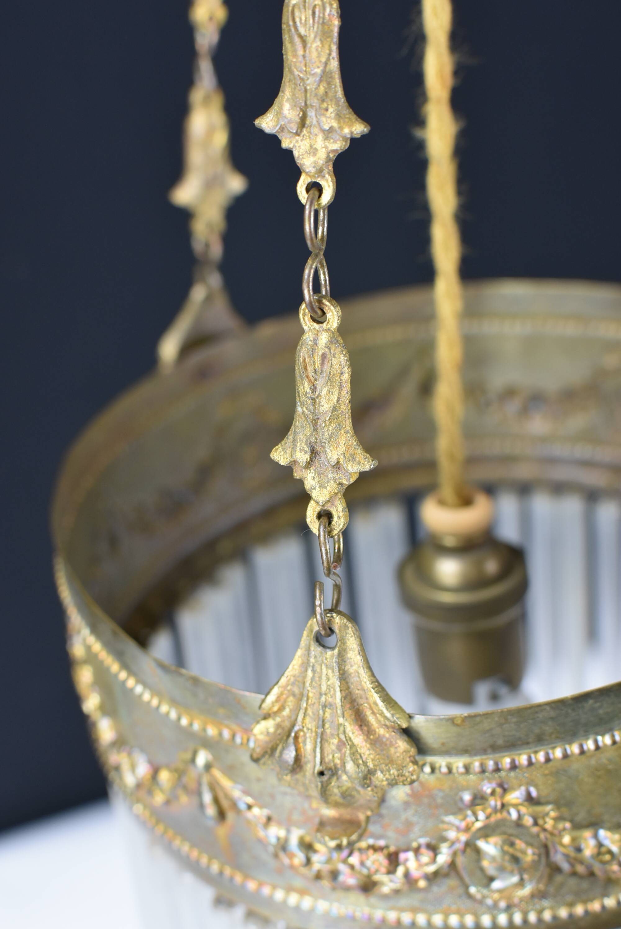 Glass tube tassel suspension