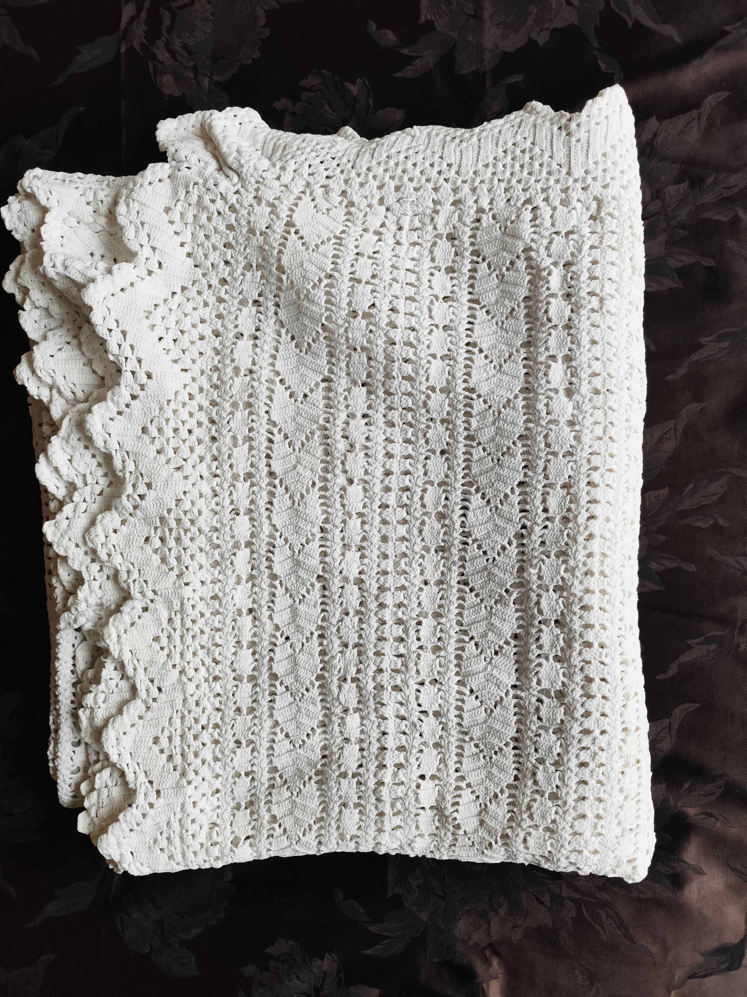 White cotton bedspread - throw with geometric chevron pattern