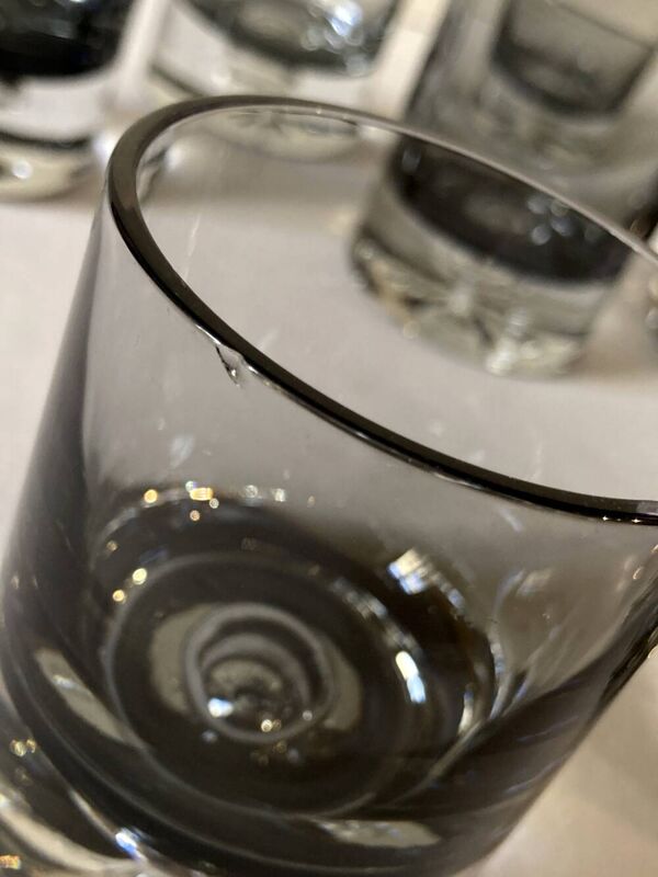 10 verres apéritif en verre fumé, années 1960-1970