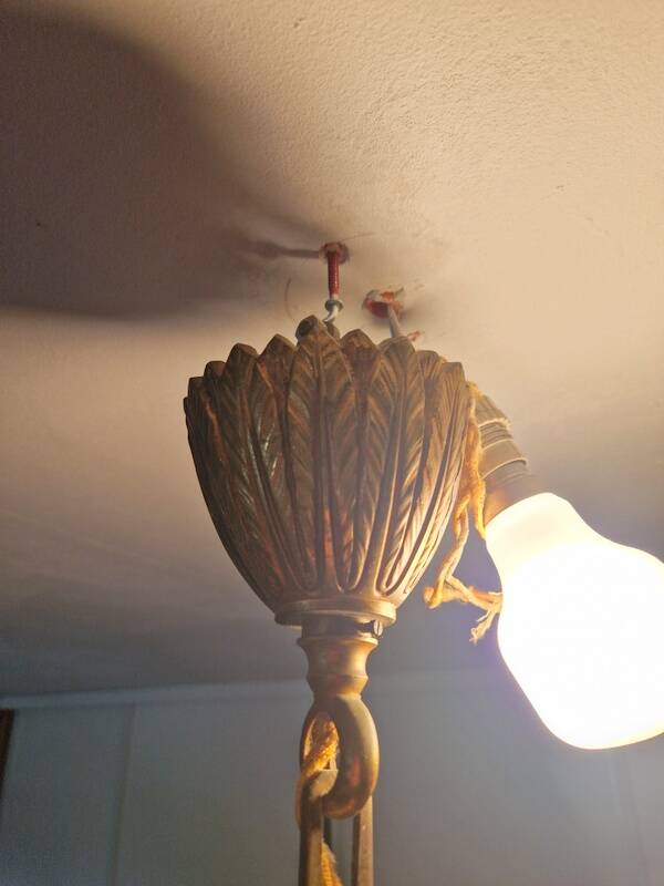 Lucien Gau, bronze worker since 1860 - Bronze chandelier with crystal pendants