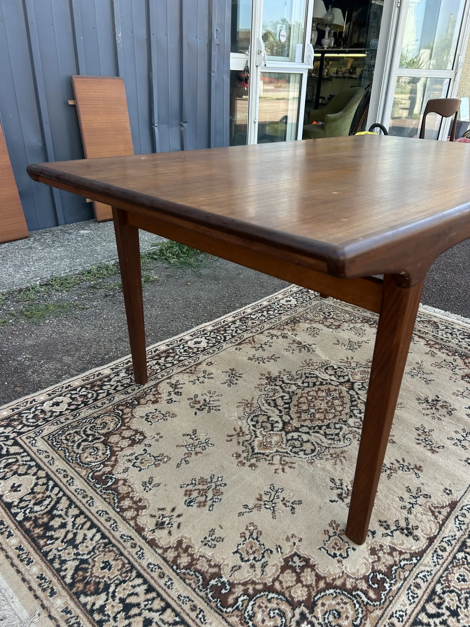 Rectangular extendable table in Scandinavian style made of teak.