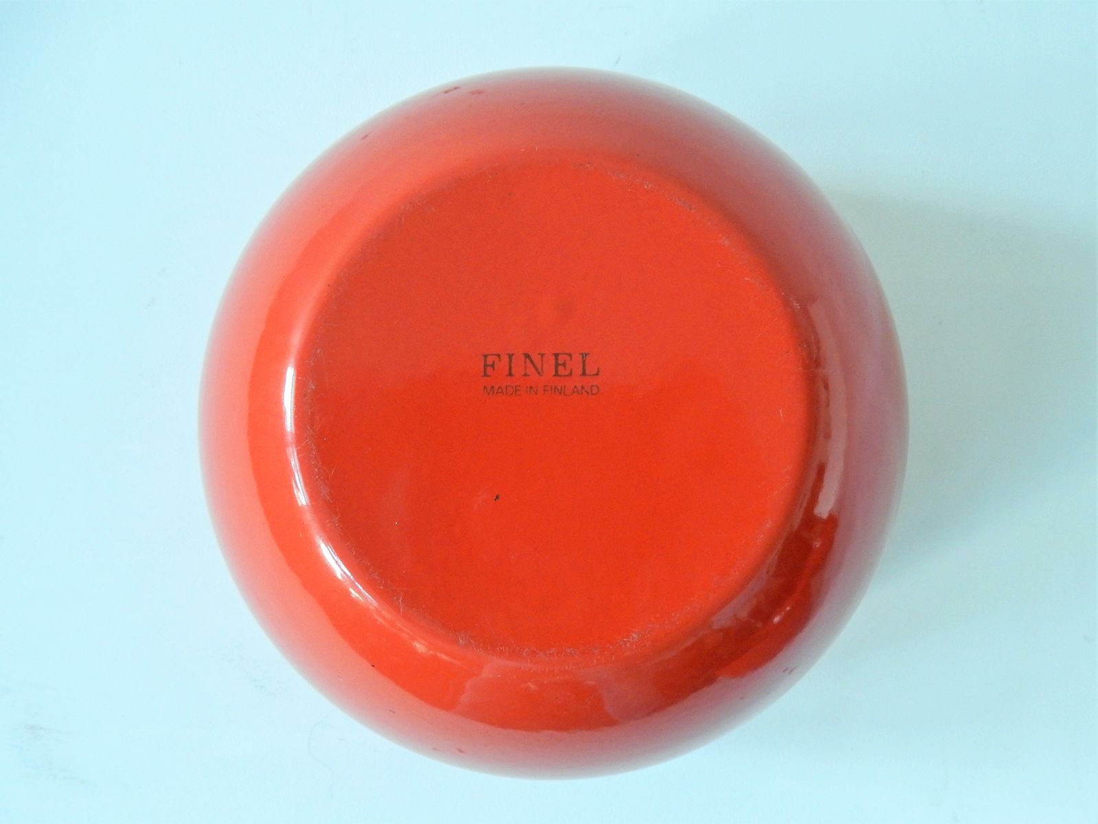 Orange-red enamelled bowls by Kaj Franck for Finel 1960s