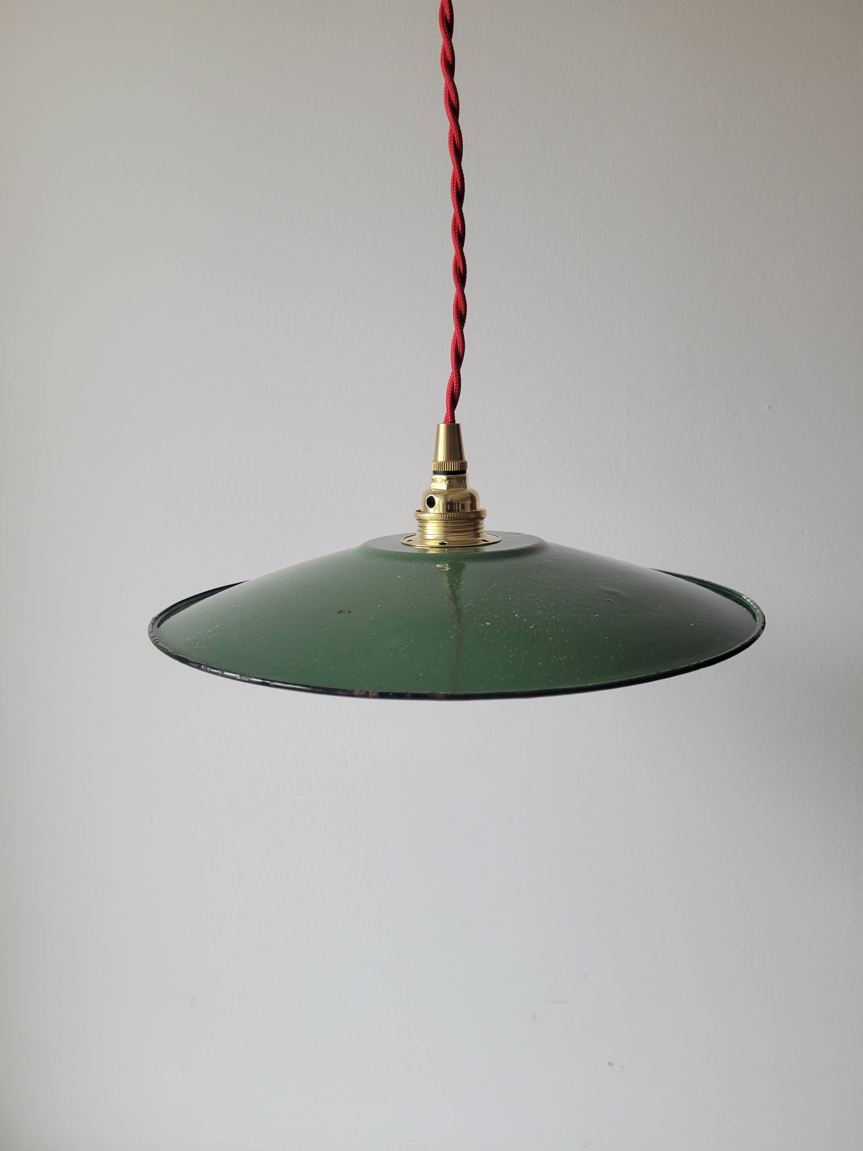 Enamelled sheet metal pendant light