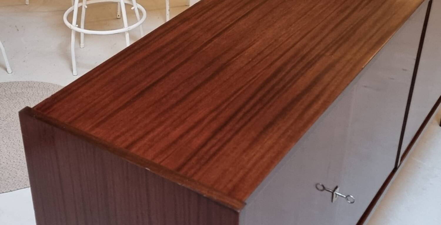 Buffet du milieu du siècle