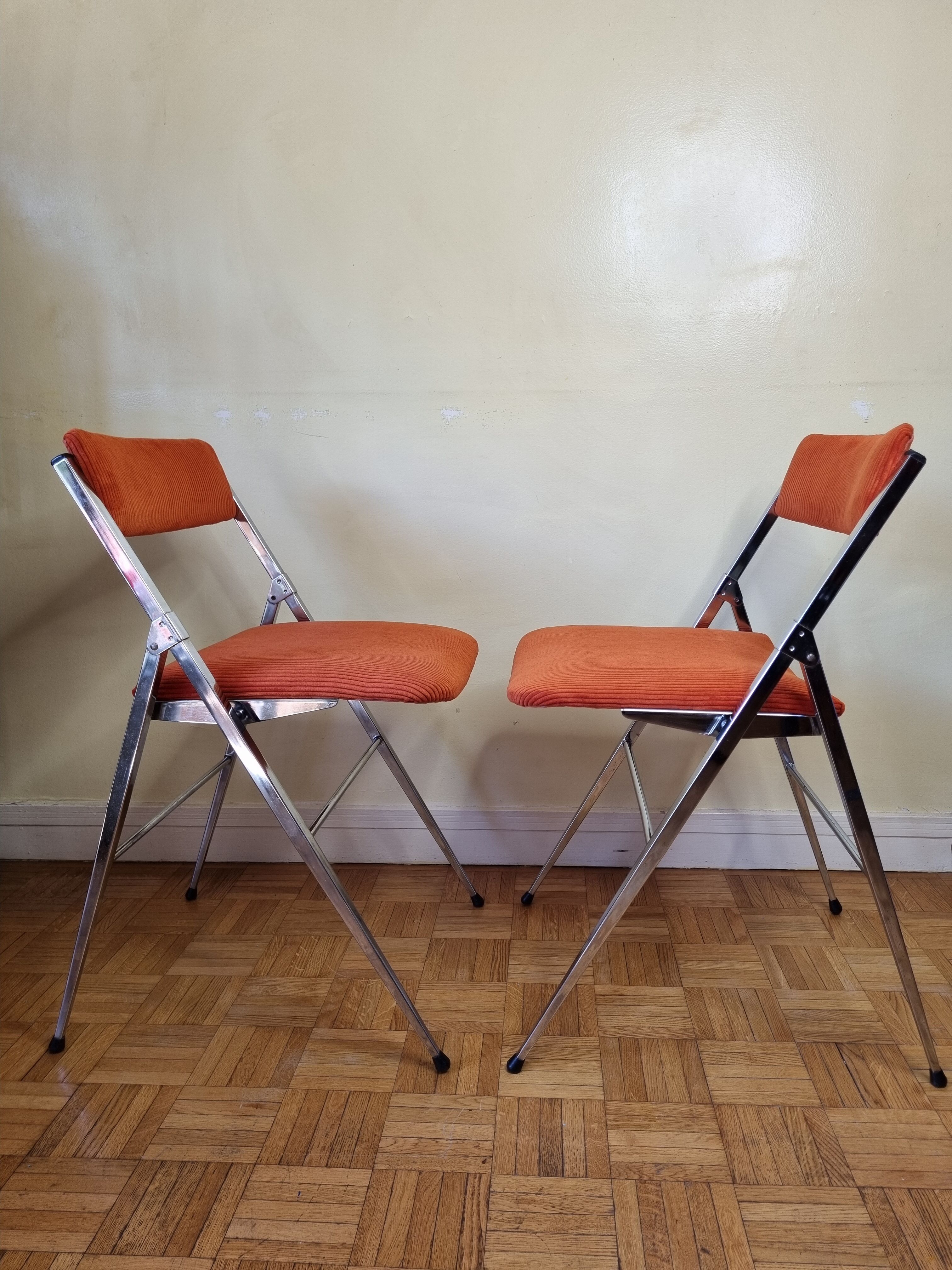 Pair of vintage folding chairs in chrome-plated steel, 70s, restored